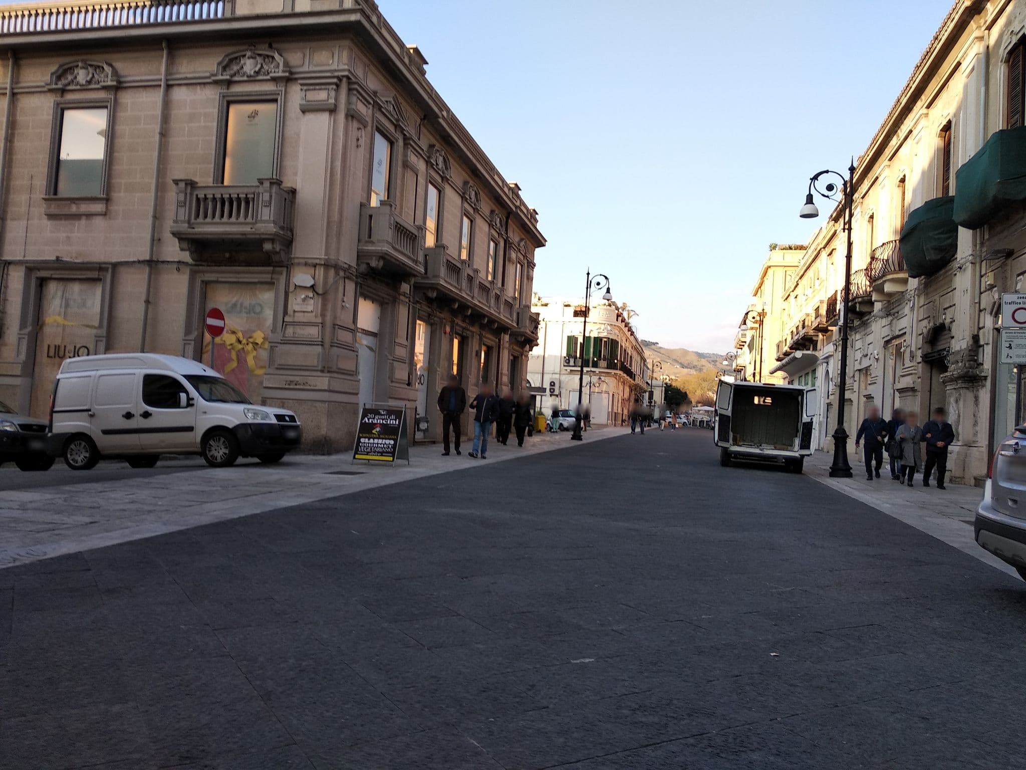 Street view near La Casa di Aurora, Reggio Calabria — © mircozorzo (CC BY-SA · Mapillary)