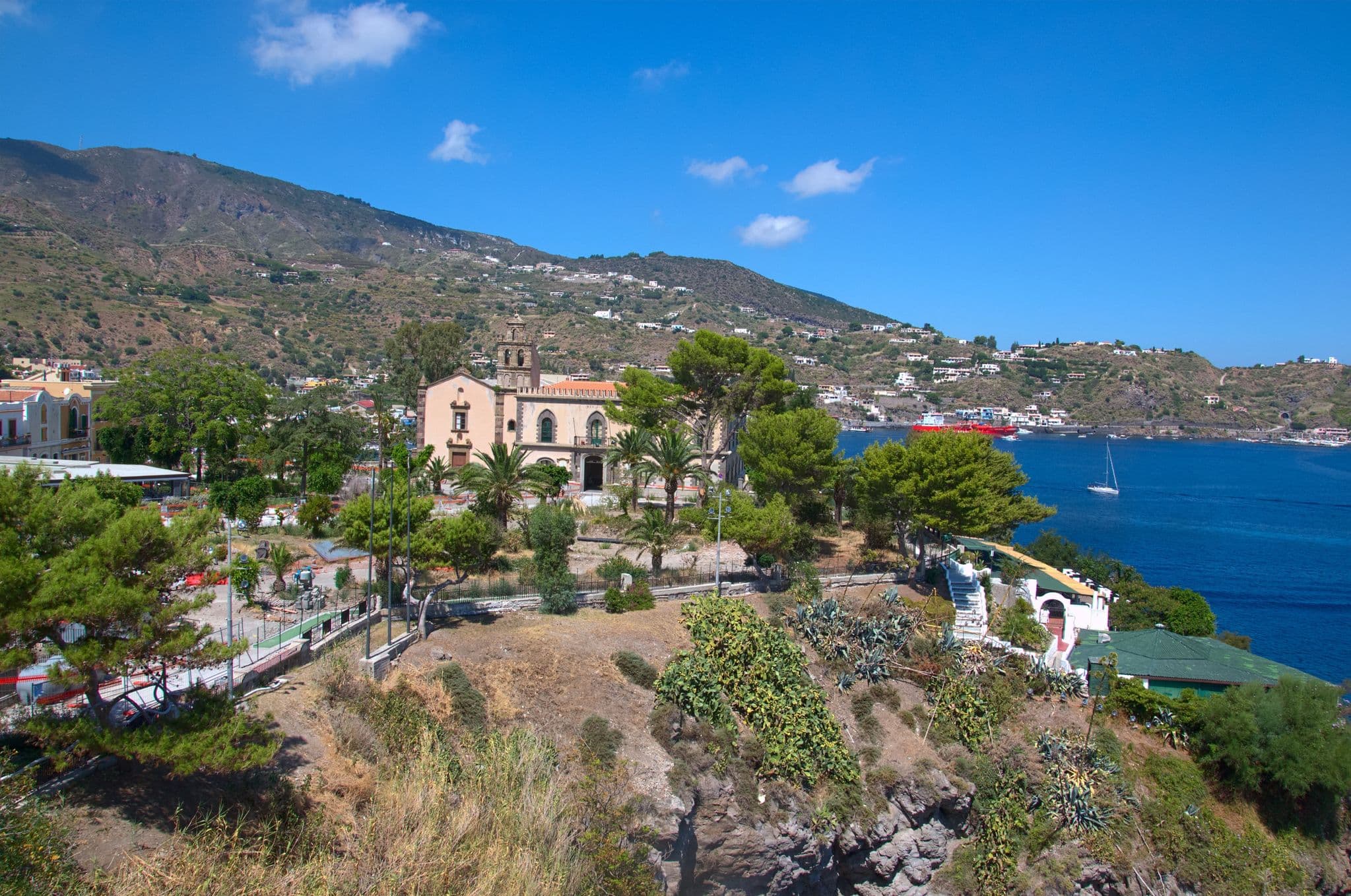 Street view near Il Pesce e il Geco, Lipari — © danysk (CC BY-SA · Mapillary)
