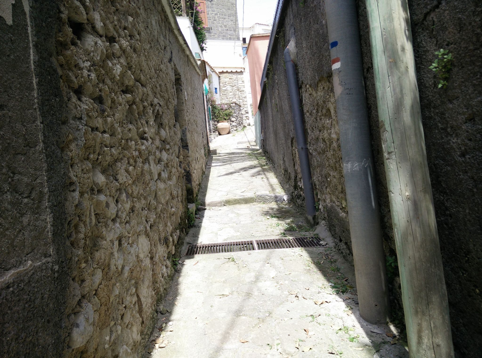 Street view near La Casa di Paola, Sant'Agata sui Due Golfi — © eppesuig (CC BY-SA · Mapillary)