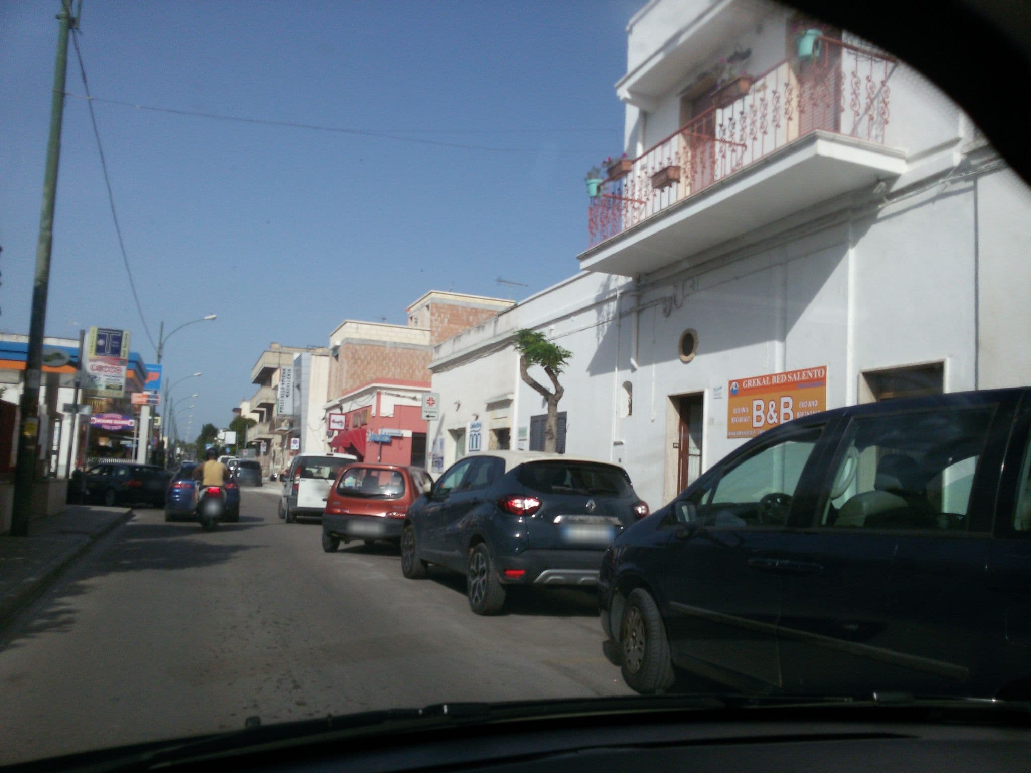 Street view near Versomare, Porto Cesareo — © ale_zena_it (CC BY-SA · Mapillary)