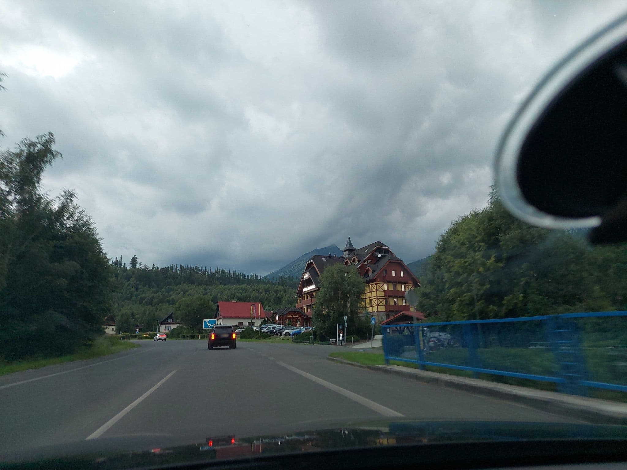 Street view near Vila Magnólia, Vysoké Tatry — © Apirnus (CC BY-SA · Mapillary)