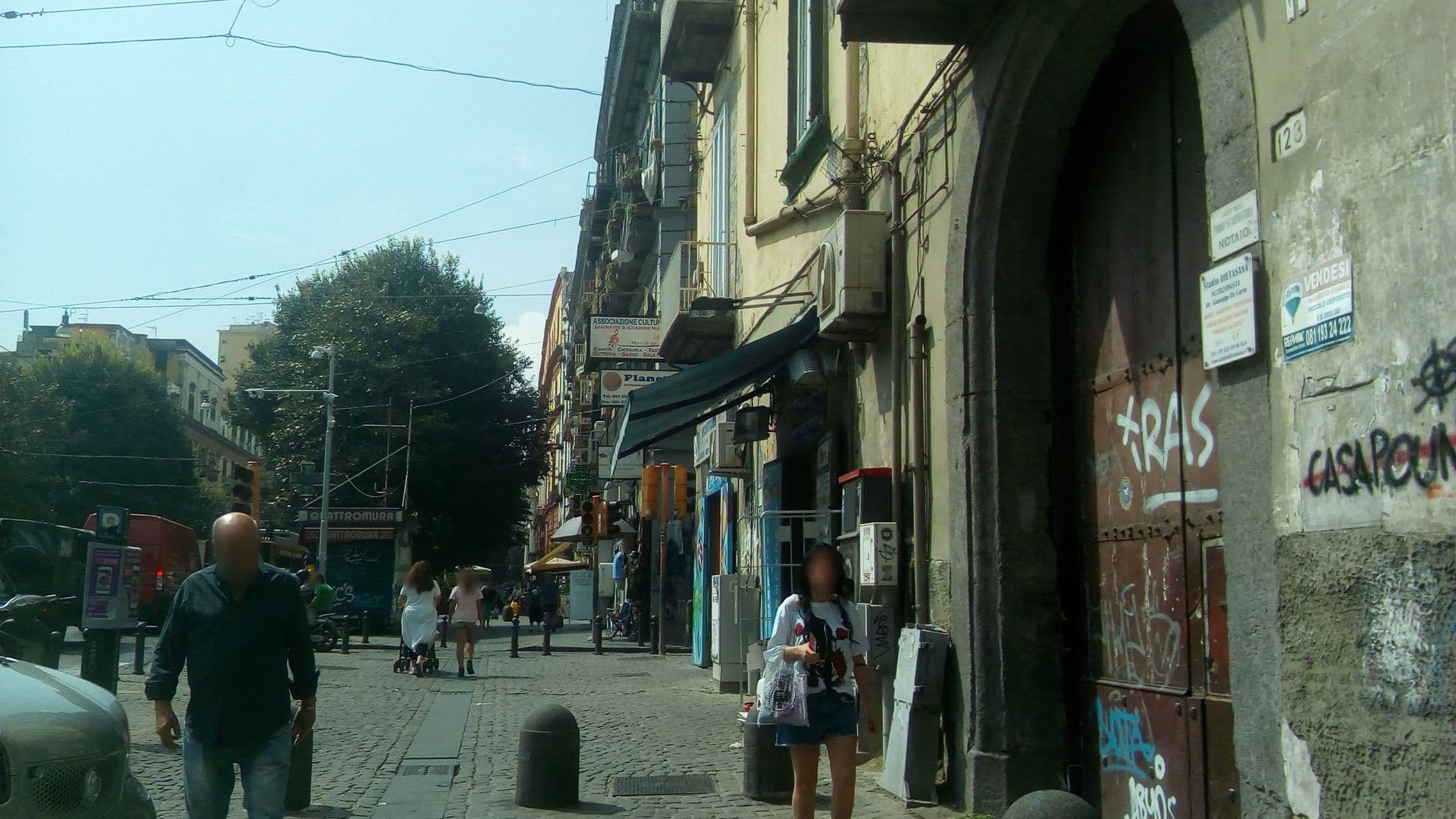 Street view near le stanze del principe, San Lorenzo — © binnette (CC BY-SA · Mapillary)