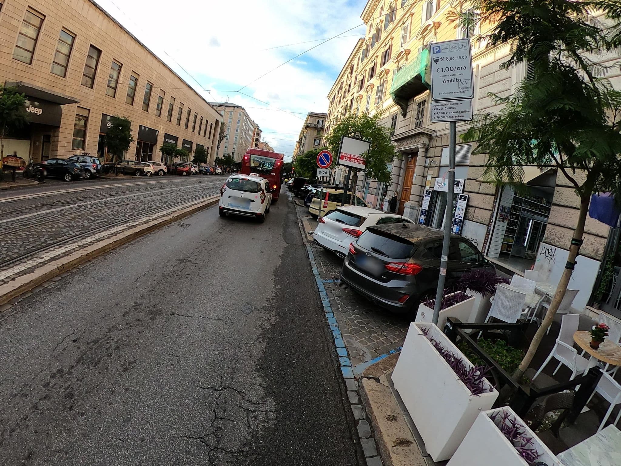 Street view near B-B Manzoni Hotels, Rome — © alesarrett (CC BY-SA · Mapillary)