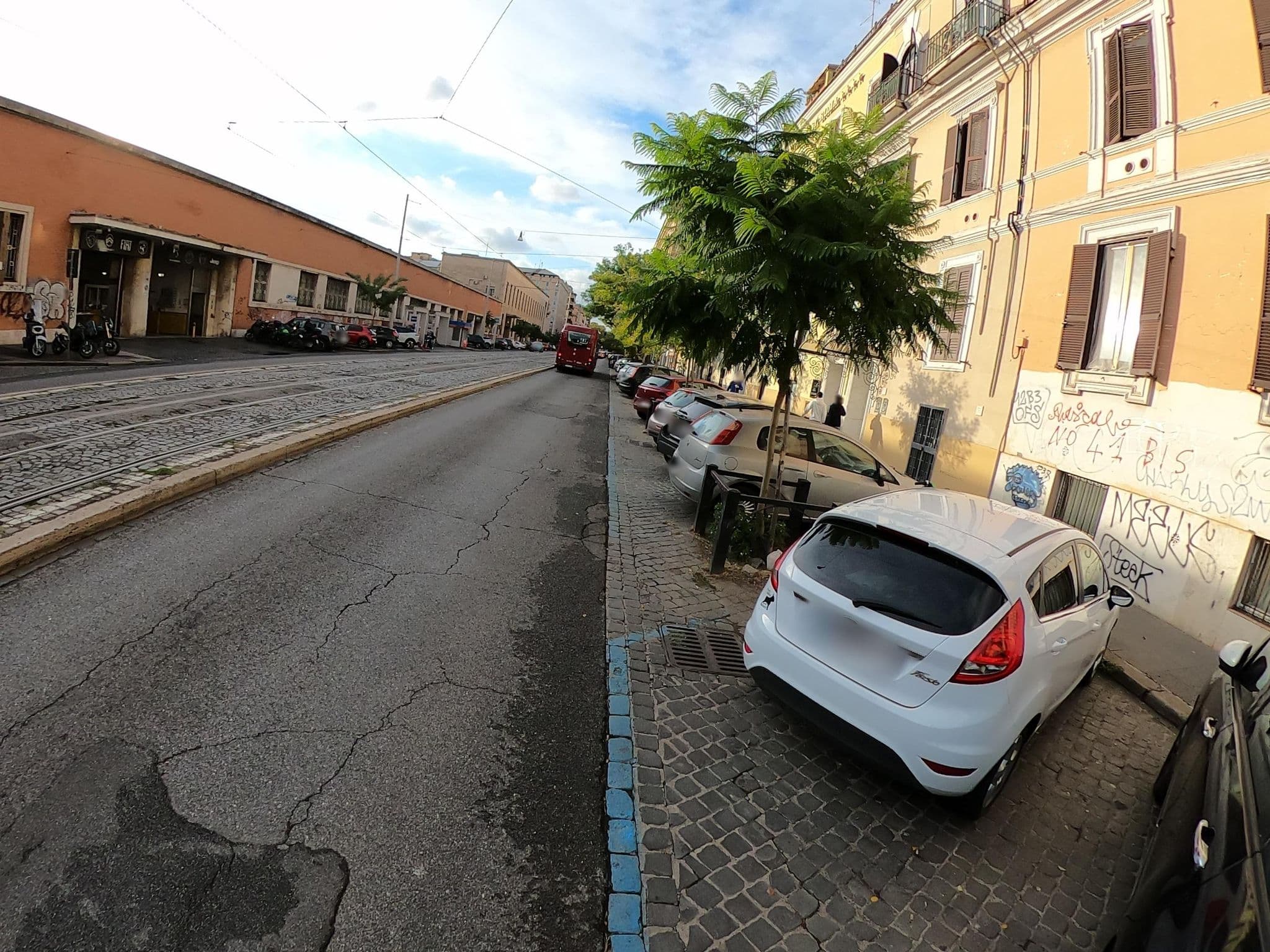 Street view near Hotel Best Roma, Rome — © alesarrett (CC BY-SA · Mapillary)