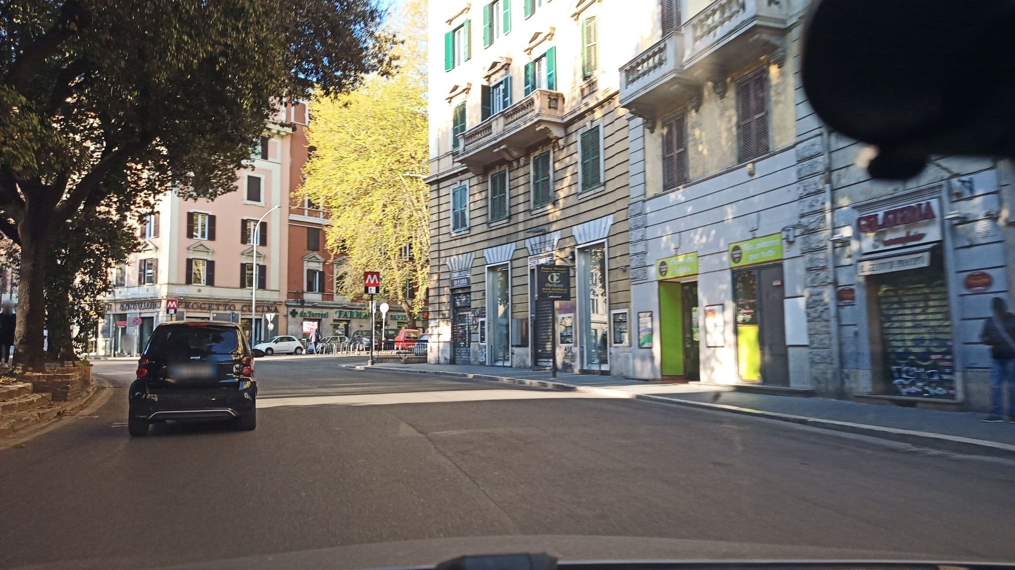 Street view near Gate 40, Rome — © papapedrox (CC BY-SA · Mapillary)