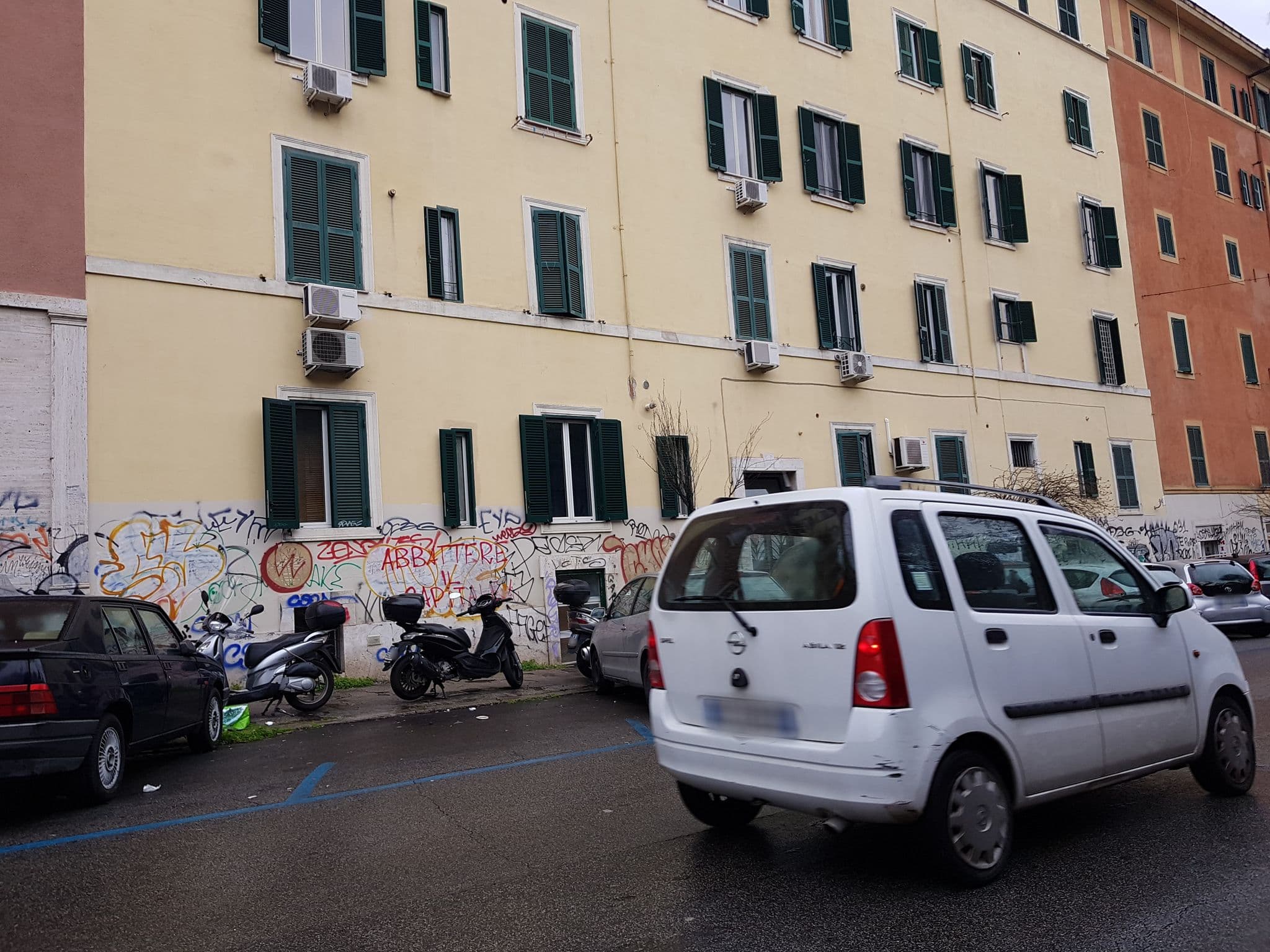 Street view near San Lorenzo Holiday House, Esquilino — © ale_zena_it (CC BY-SA · Mapillary)