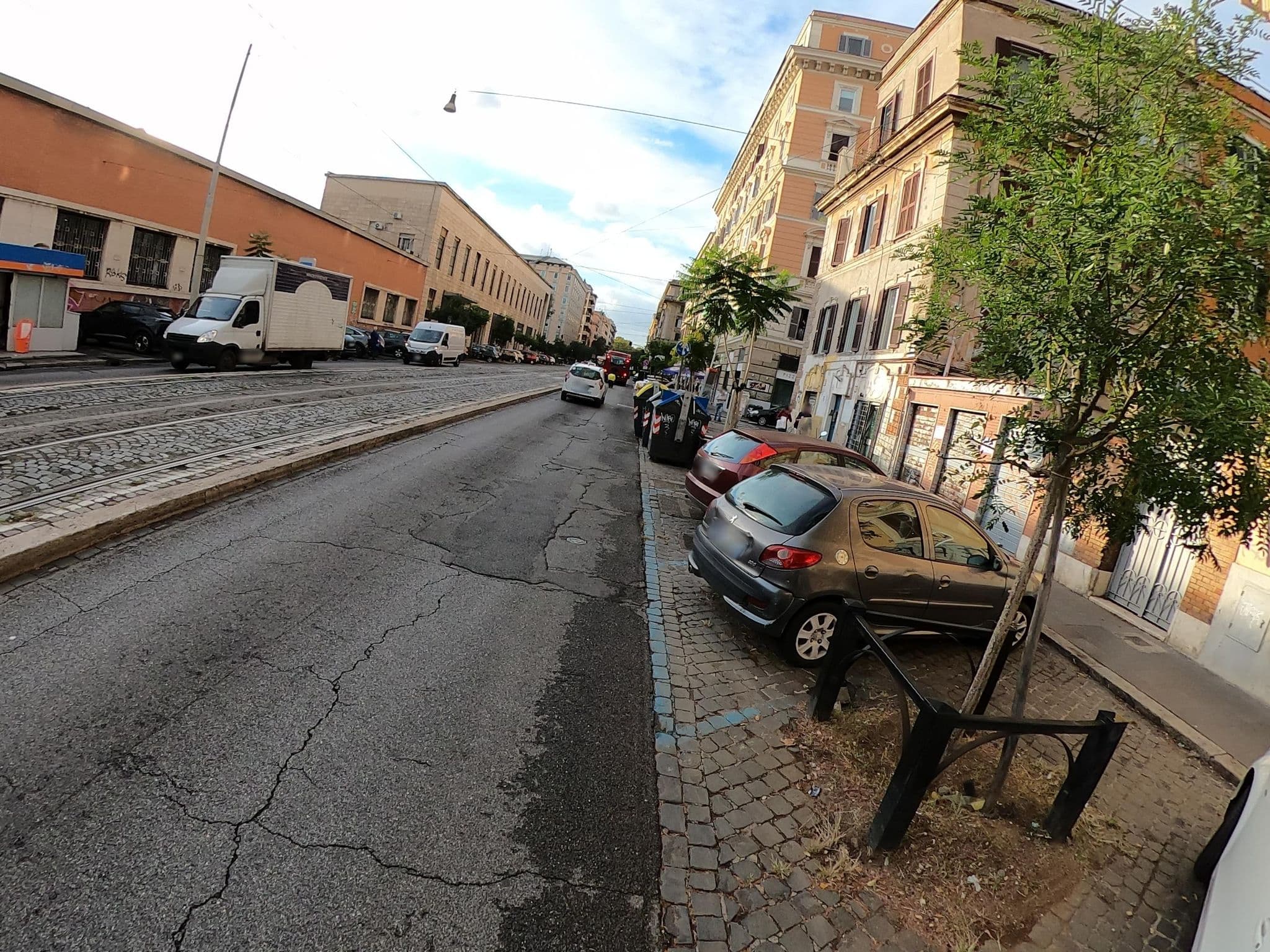 Street view near Il Giardino Dell'Arte, Rome — © alesarrett (CC BY-SA · Mapillary)