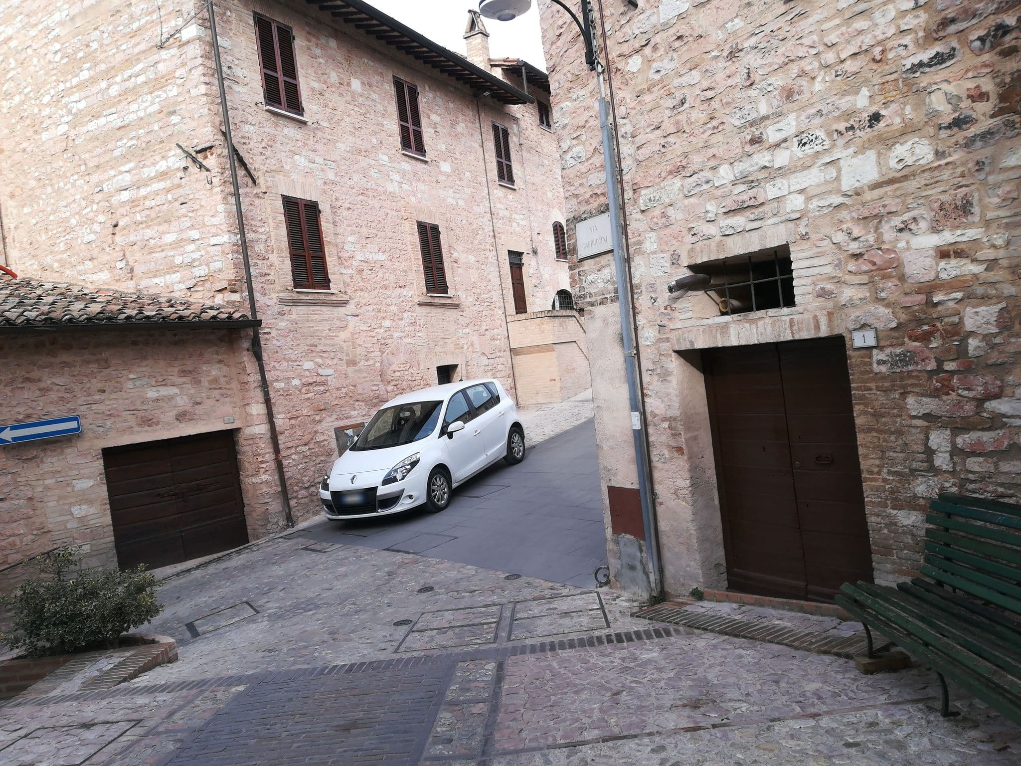 Street view near Residenza Il Sommelier, Spello — © jeawrong (CC BY-SA · Mapillary)