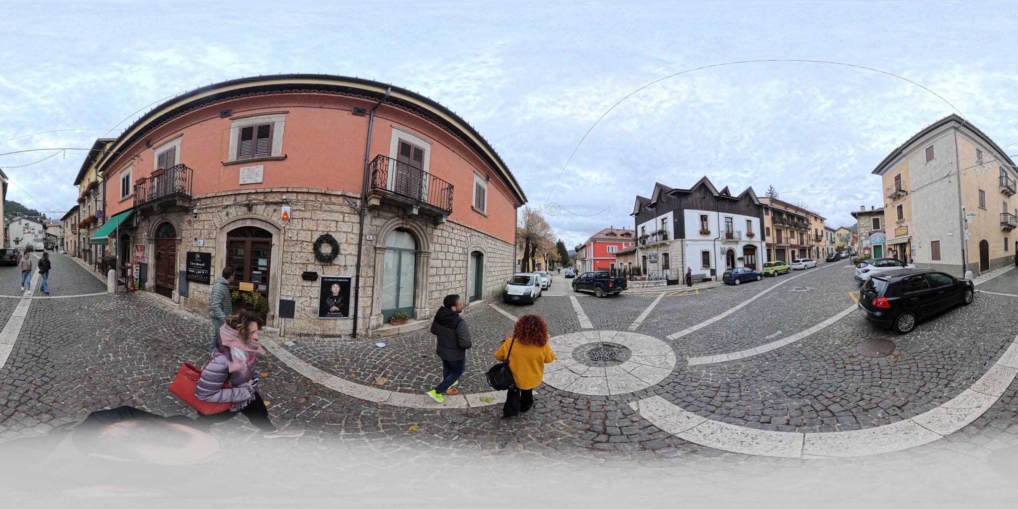 Street view near Pensione Ristorante Al Castello, Pescasseroli — © odiug (CC BY-SA · Mapillary)