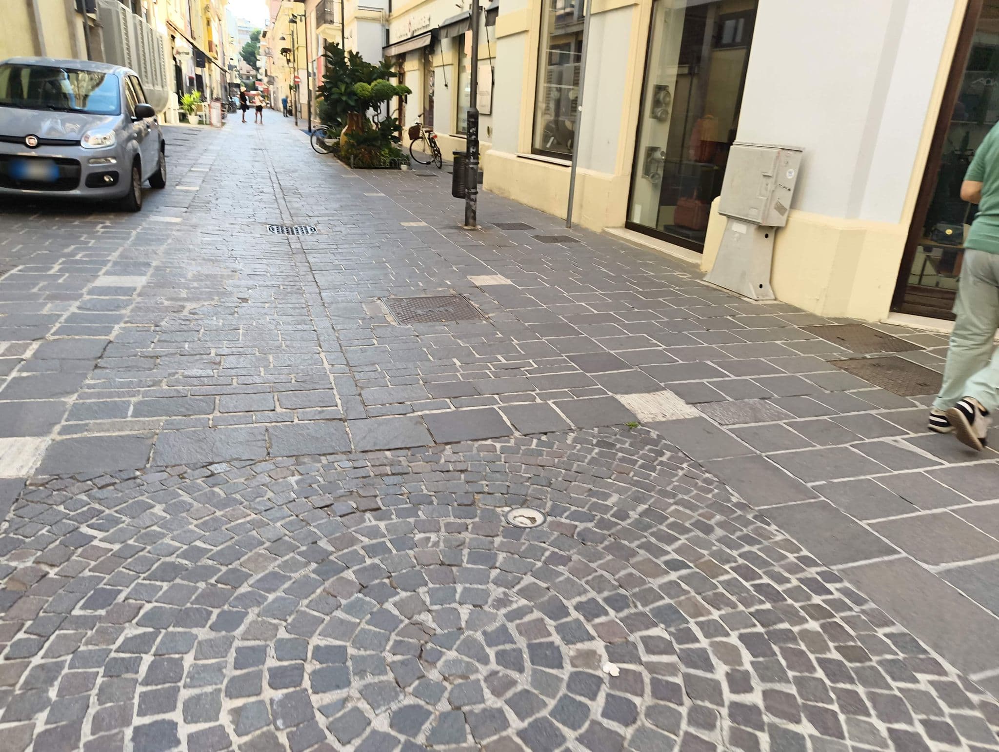 Street view near Hotel Plaza SRL, Pescara — © marcuscalabresus (CC BY-SA · Mapillary)