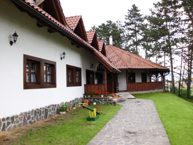 Penzión Martinov dvor (via Wikimedia Commons, CC BY-SA 3.0)