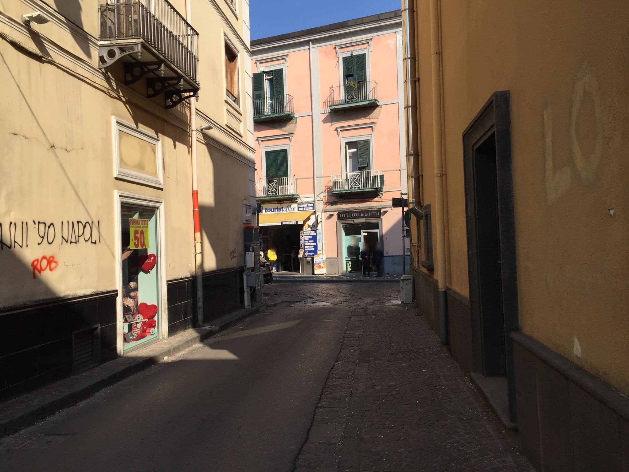 Street view near Cave Canem, Pompei — © richlv (CC BY-SA · Mapillary)