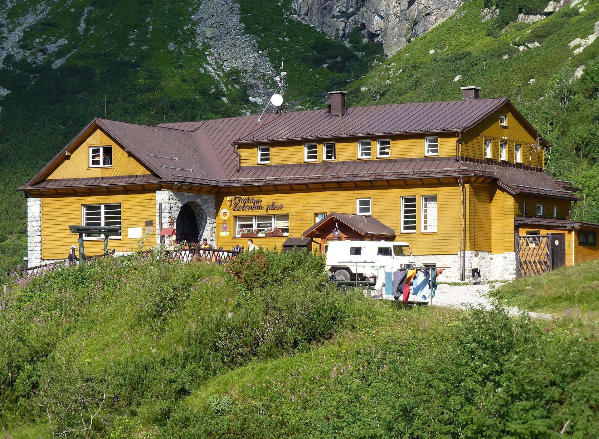 Chata pri Zelenom plese (via Wikimedia Commons, CC BY-SA 3.0)