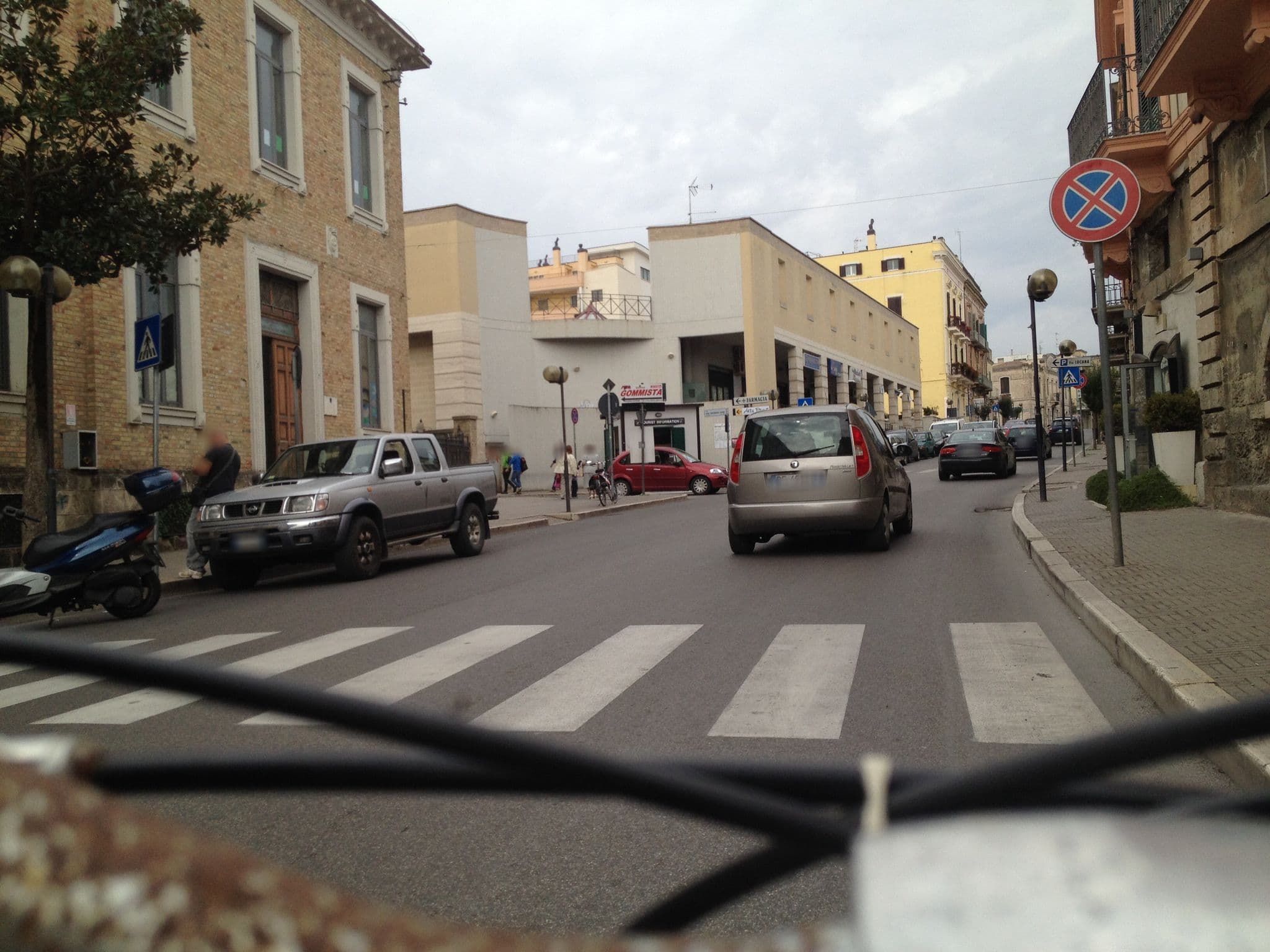 Street view near Le Dimore dell'acqua, Matera — © raxpa (CC BY-SA · Mapillary)