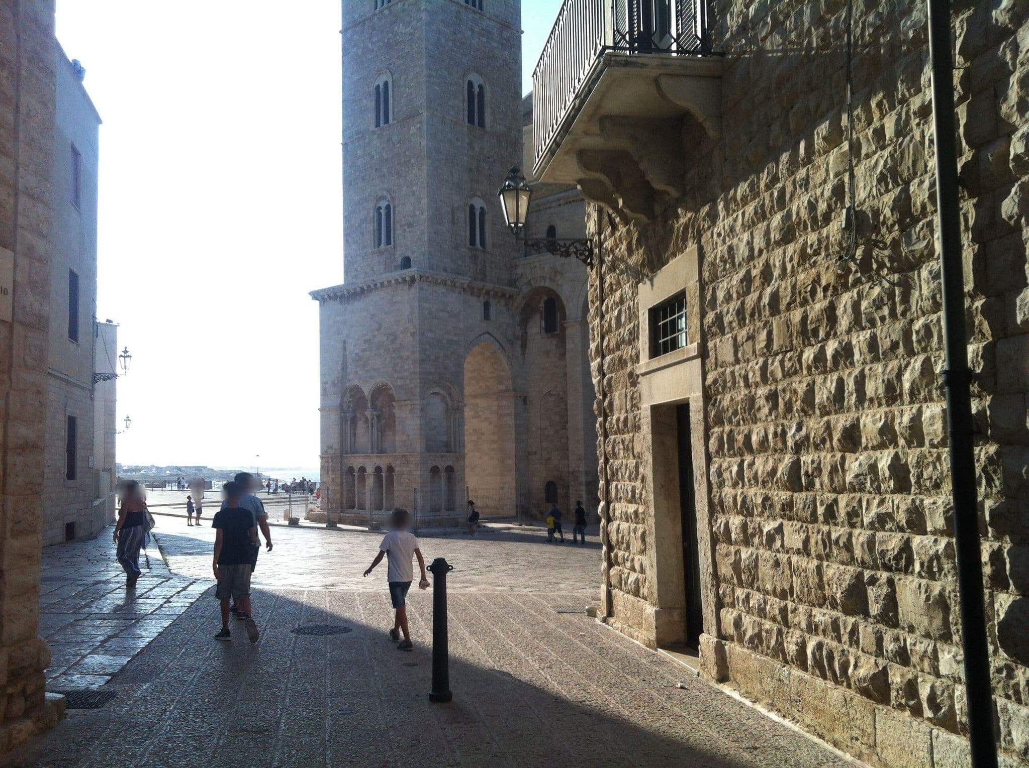 Street view near Regia Hotel Trani, Trani — © miguel_andrade (CC BY-SA · Mapillary)
