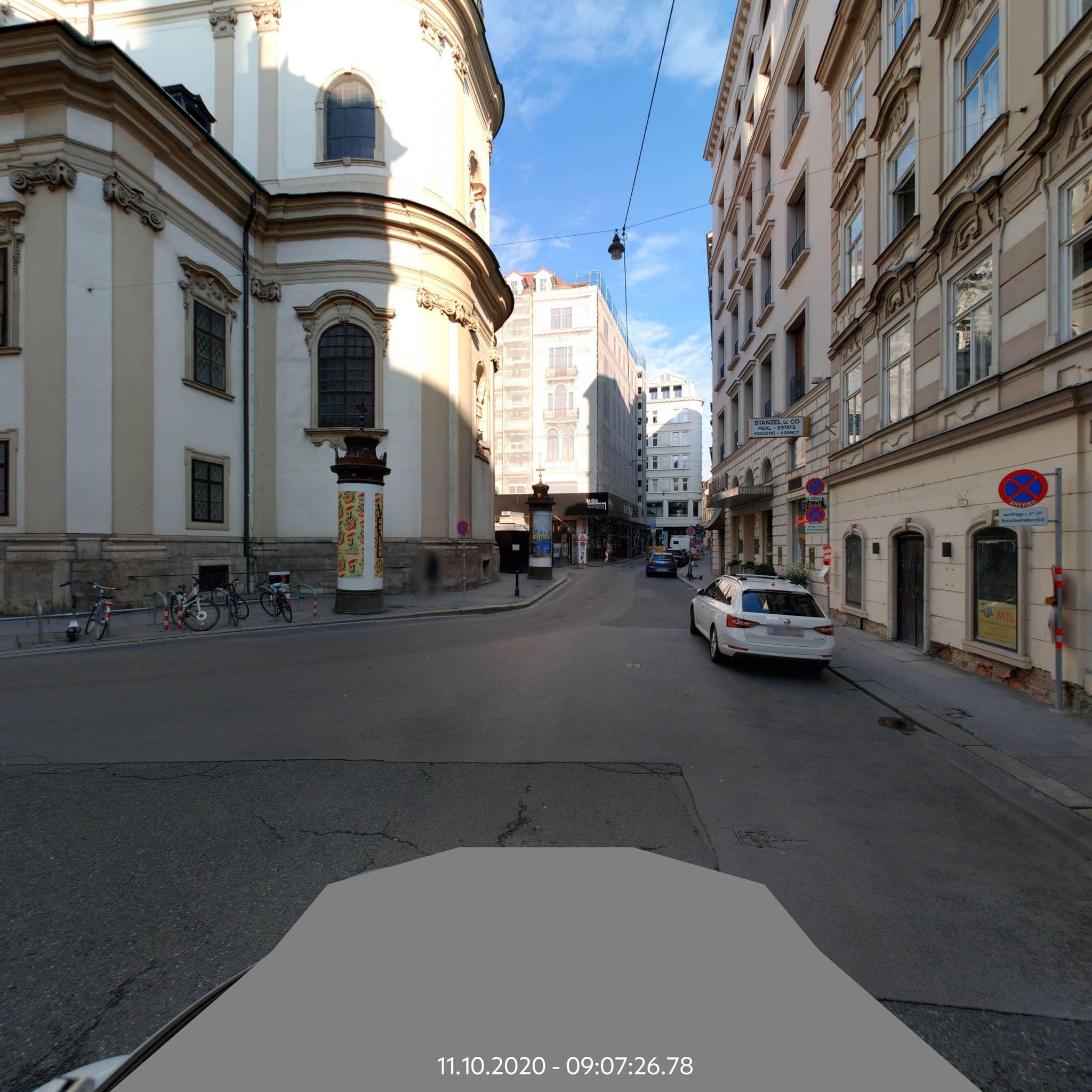 Street view near Hotel Wandl, Innere Stadt — © eliasgander (CC BY-SA · Mapillary)
