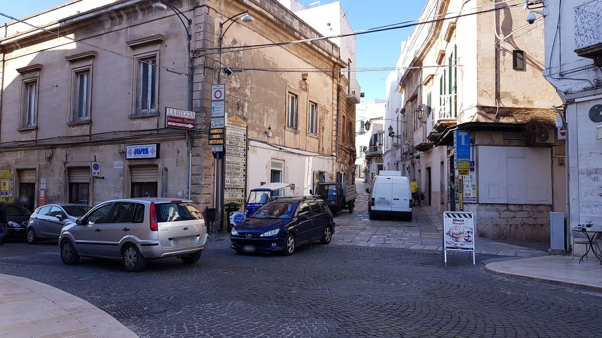 Street view near Ostuni Marina SAS di Palmisano Domenica, Ostuni — © ale_zena_it (CC BY-SA · Mapillary)