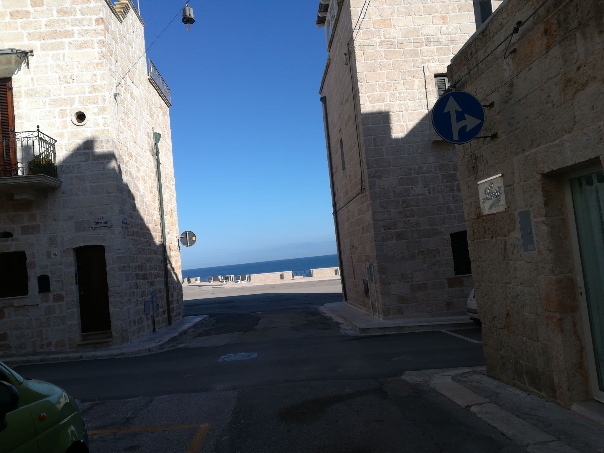 Street view near Lorè, Polignano a Mare — © jeawrong (CC BY-SA · Mapillary)