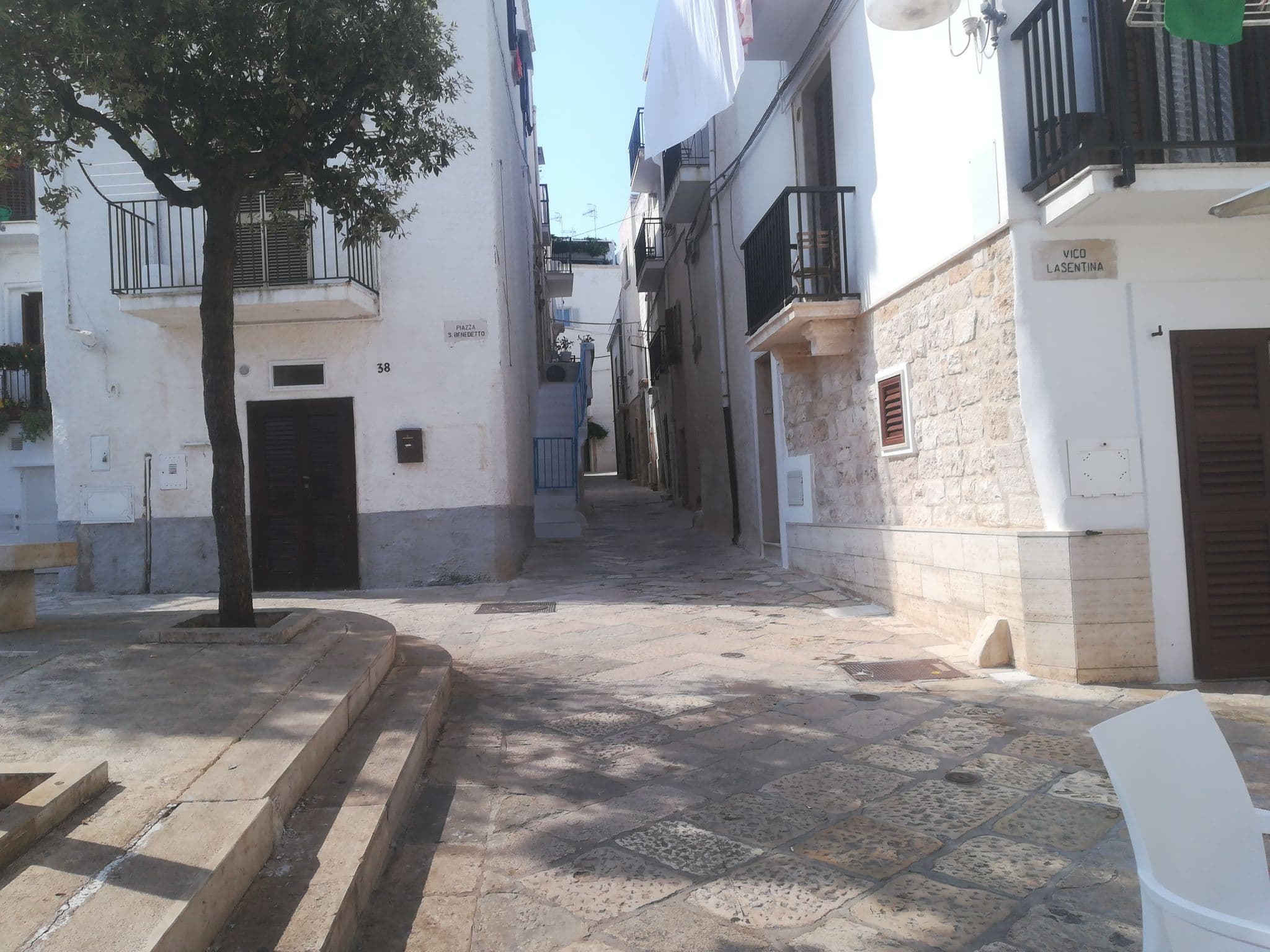 Street view near Torre Paradiso Locazione Turistica, Polignano a Mare — © jeawrong (CC BY-SA · Mapillary)