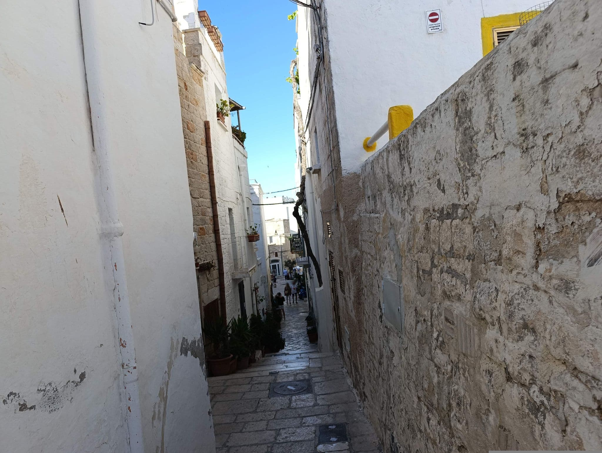 Street view near Trulli&Dimore - Casa Reina, Polignano a Mare — © jeawrong (CC BY-SA · Mapillary)