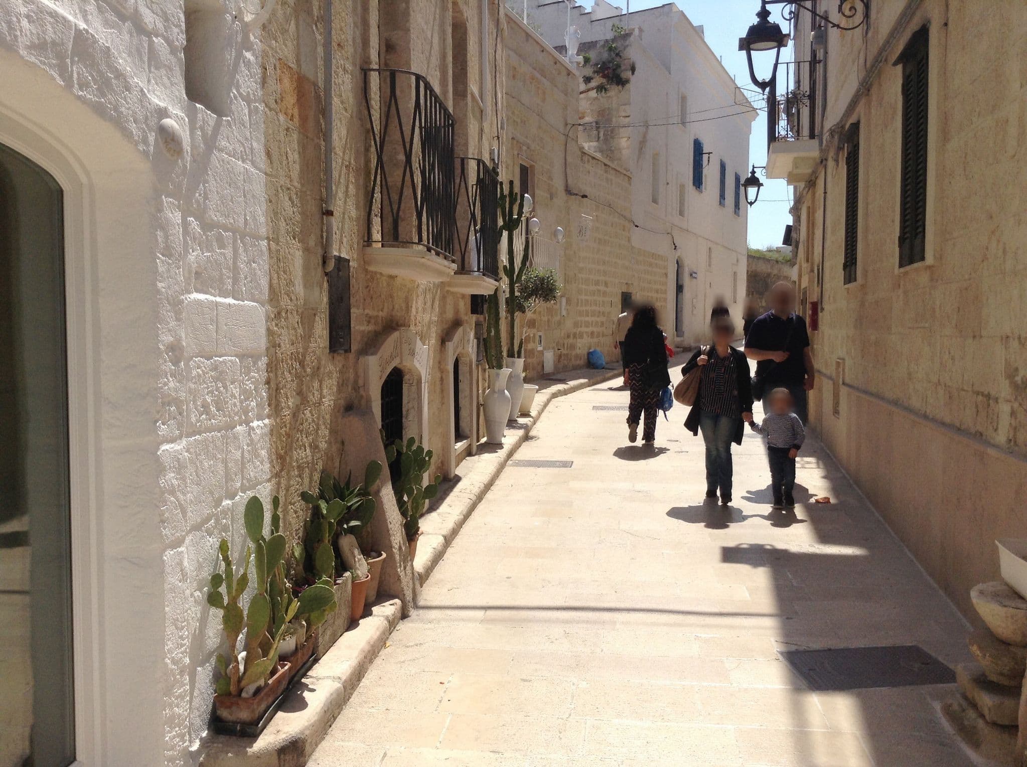 Street view near Bellavista Suite B&B, Monopoli — © mescafe (CC BY-SA · Mapillary)