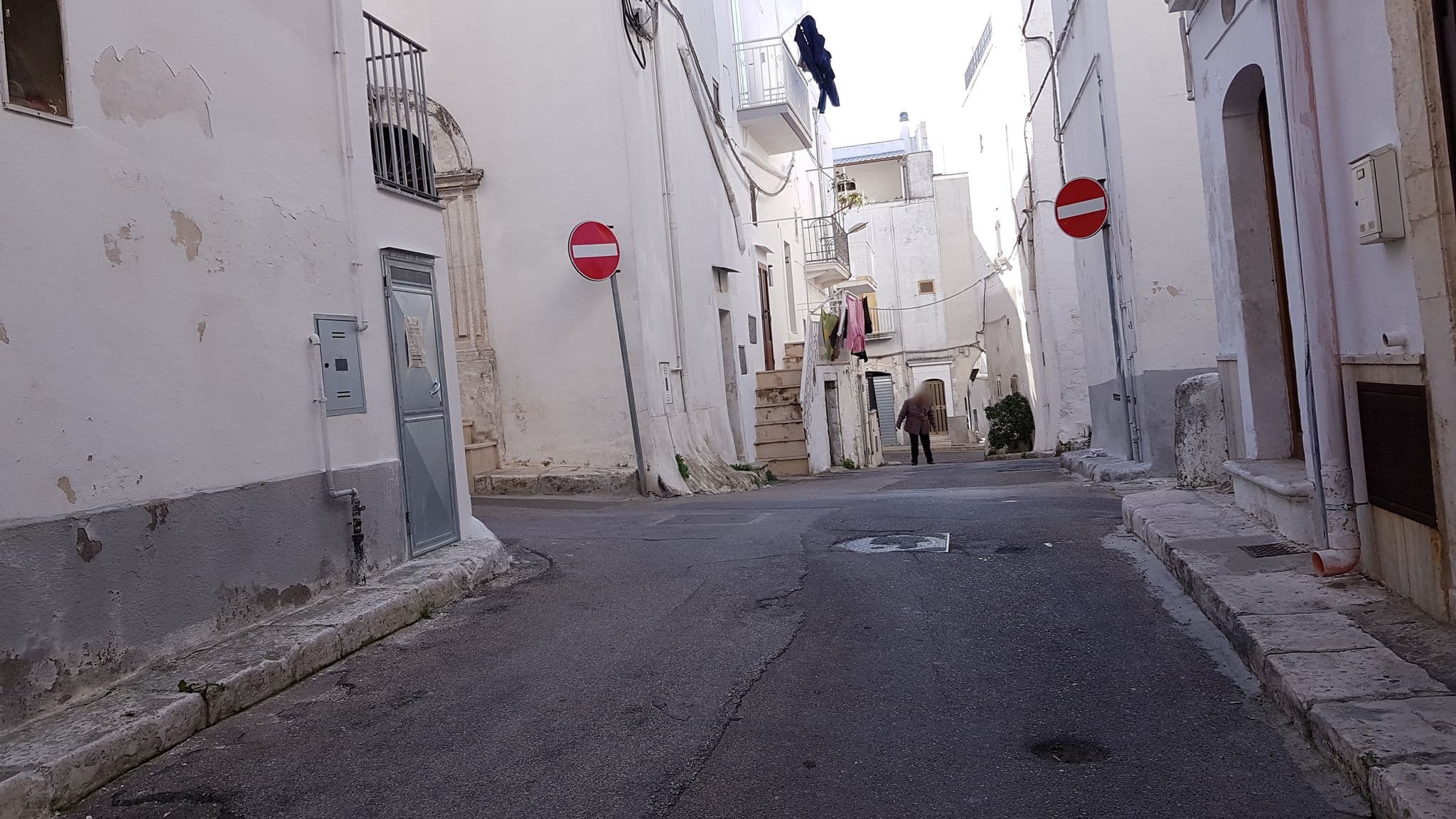 Street view near Masseria  Scaglione, Ostuni — © ale_zena_it (CC BY-SA · Mapillary)