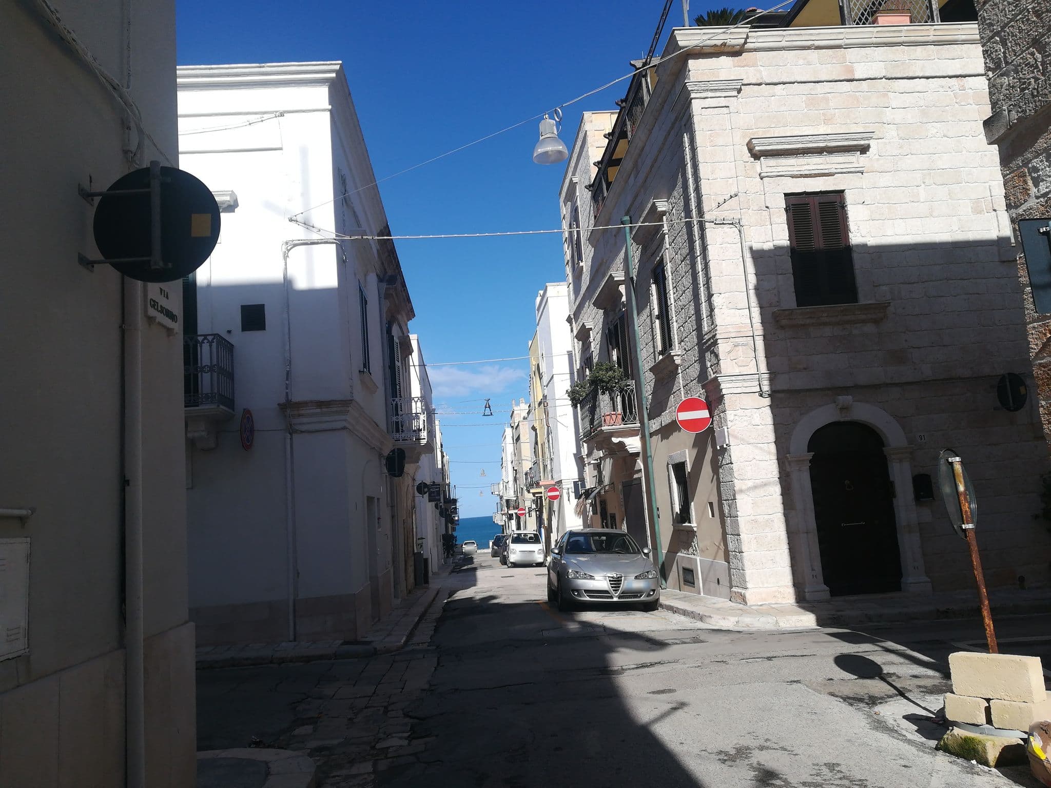 Street view near Donna Domenica Boutique Suites, Polignano a Mare — © jeawrong (CC BY-SA · Mapillary)