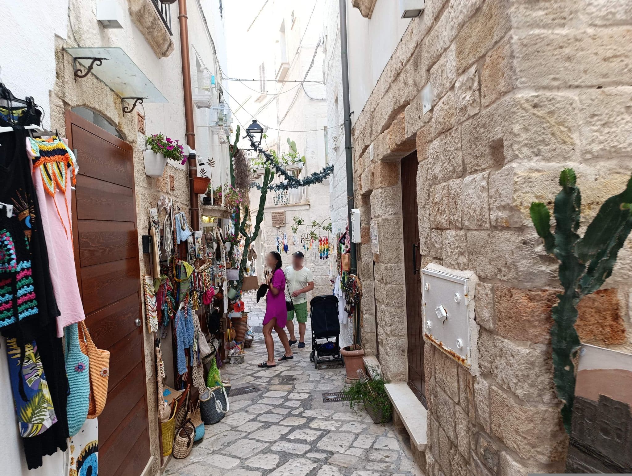 Street view near C'era una Volta Apartments, Polignano a Mare — © jeawrong (CC BY-SA · Mapillary)