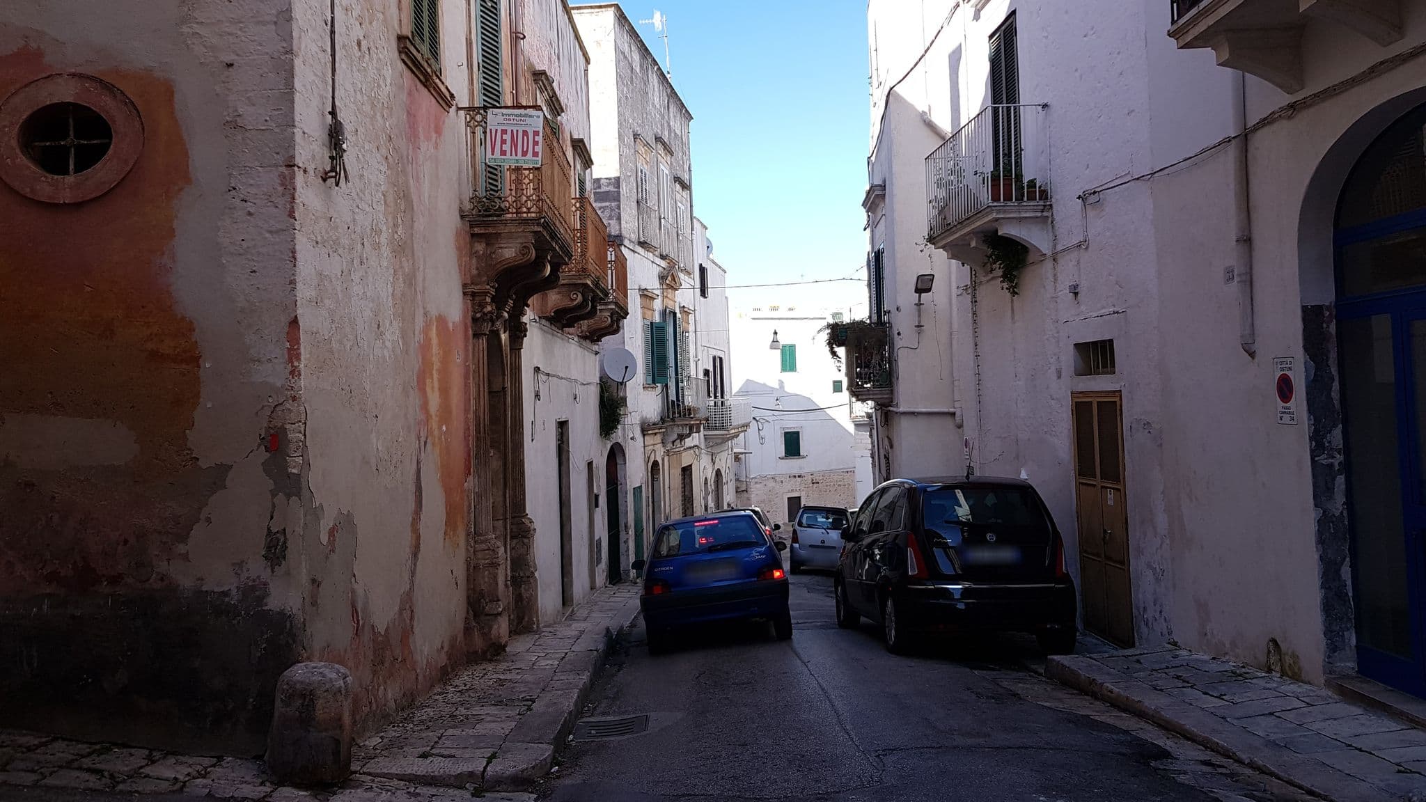 Street view near Dimora Dacor, Ostuni — © ale_zena_it (CC BY-SA · Mapillary)