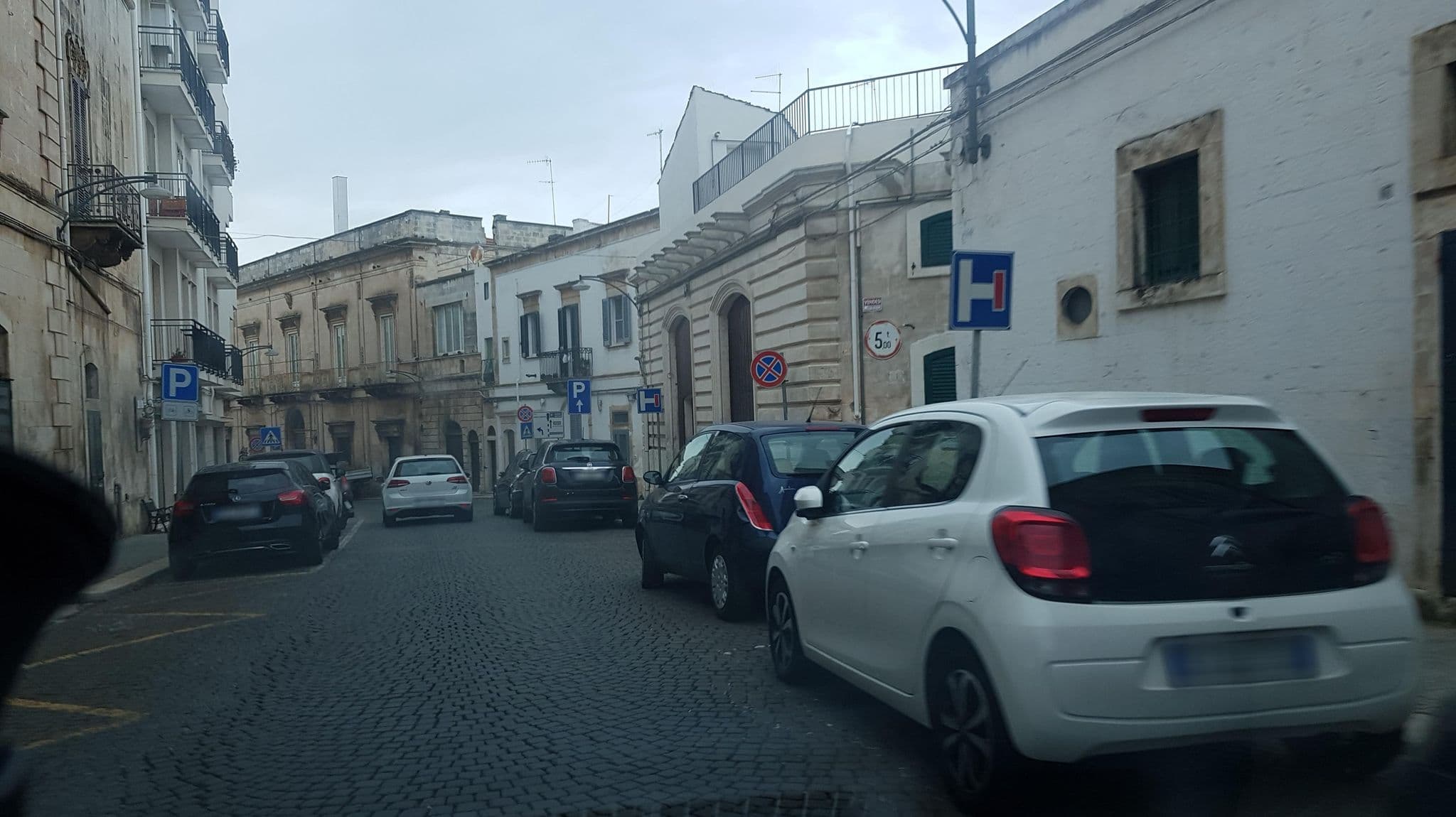 Street view near La Violetta Ostuni, Ostuni — © ale_zena_it (CC BY-SA · Mapillary)