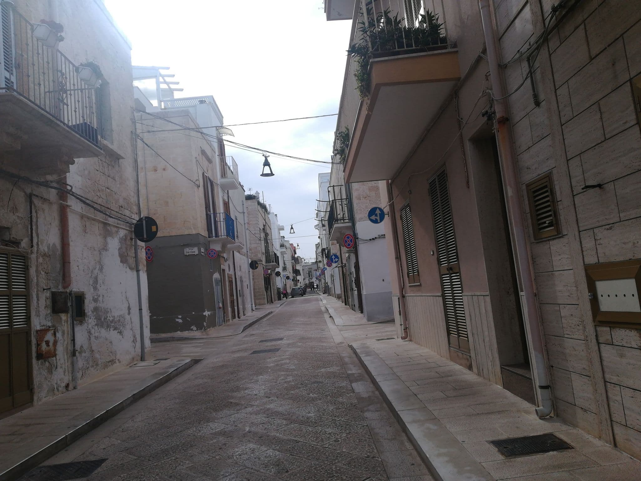 Street view near Karen House B&B, Polignano a Mare — © jeawrong (CC BY-SA · Mapillary)