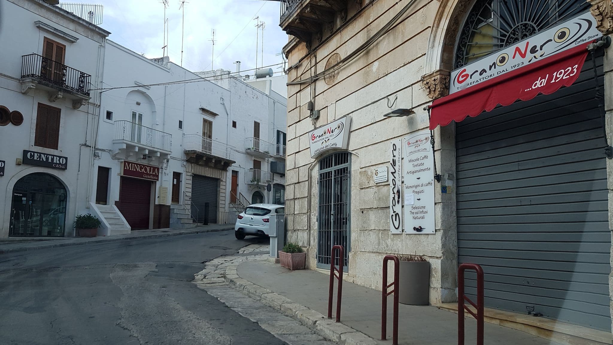Street view near i7Archi, Ostuni — © ale_zena_it (CC BY-SA · Mapillary)