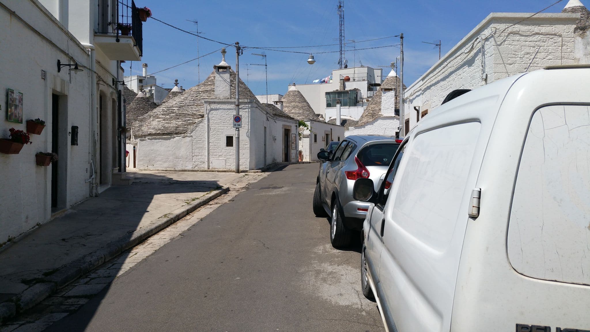 Street view near D'o.Ro. SRL, Alberobello — © shlublu (CC BY-SA · Mapillary)