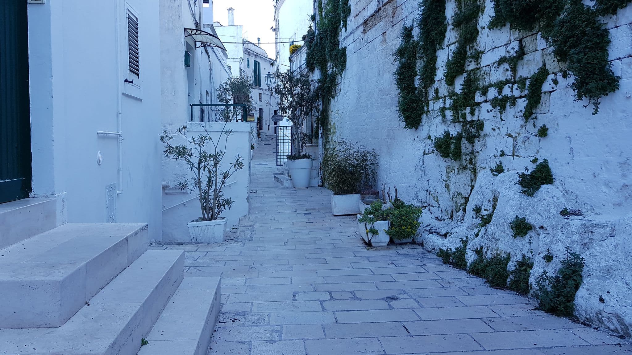 Street view near Casa di Mamma Lucia, Ostuni — © ale_zena_it (CC BY-SA · Mapillary)
