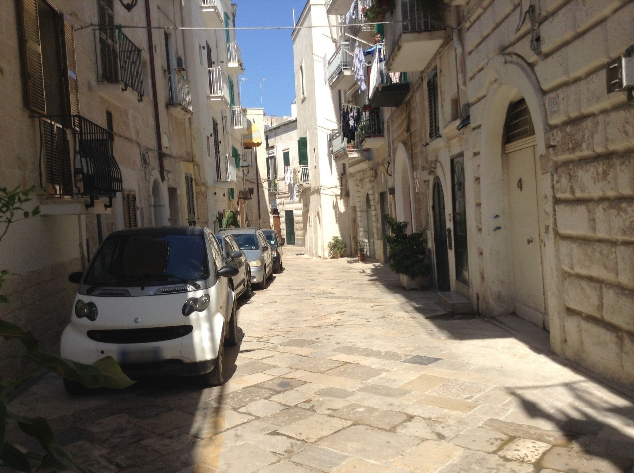 Street view near Amalfitana, Monopoli — © mescafe (CC BY-SA · Mapillary)