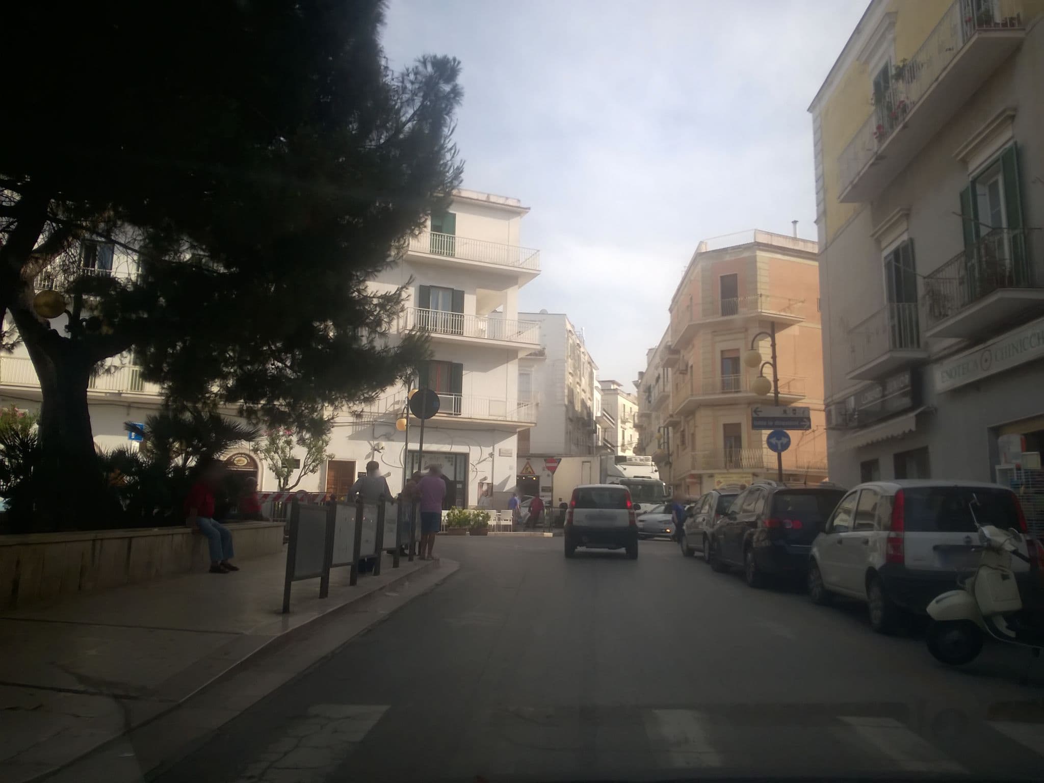 Street view near Albergo Karrobinader Vieste, Vieste — © dcavedon (CC BY-SA · Mapillary)