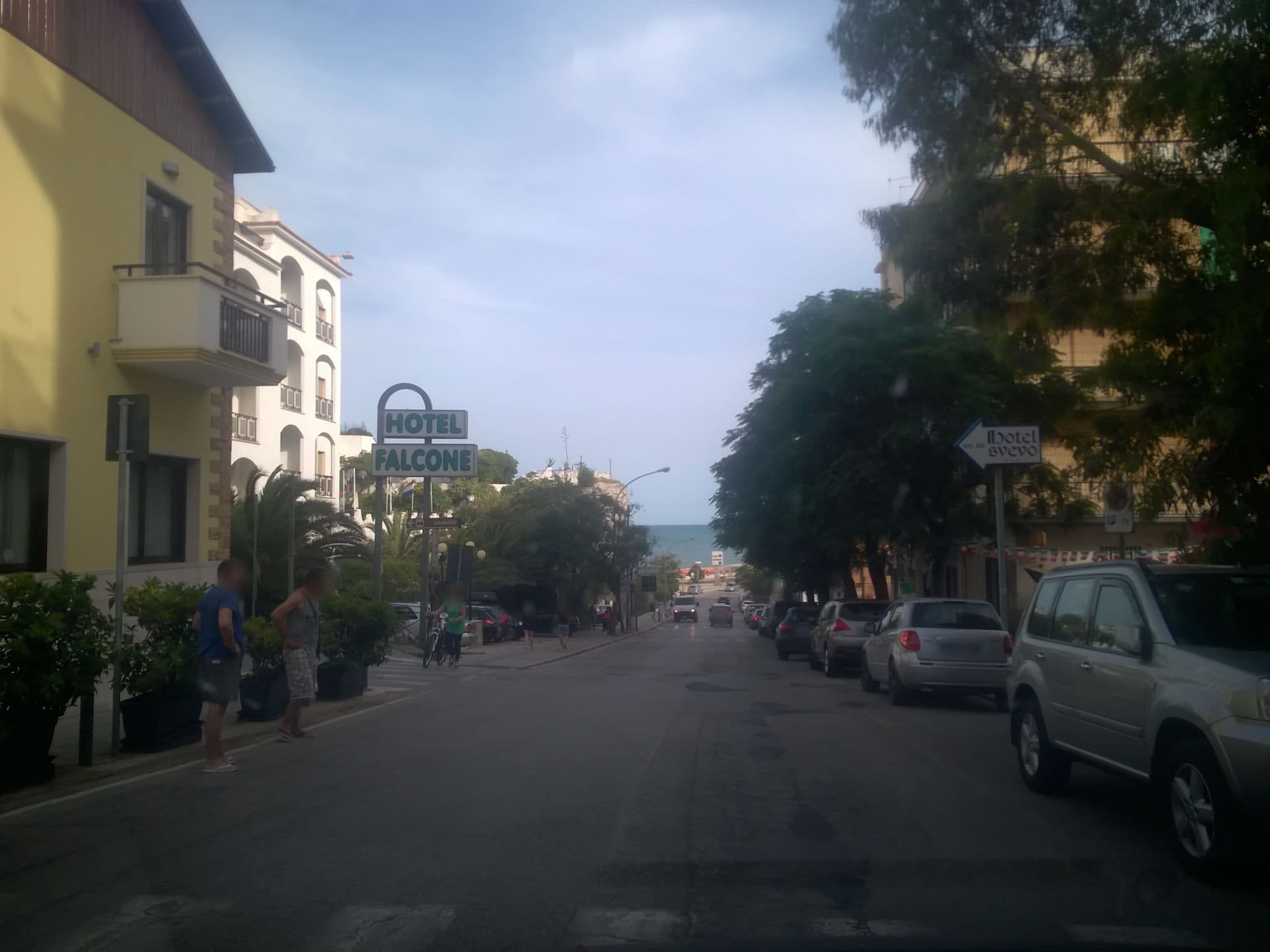 Street view near Albergo La Botte, Vieste — © dcavedon (CC BY-SA · Mapillary)