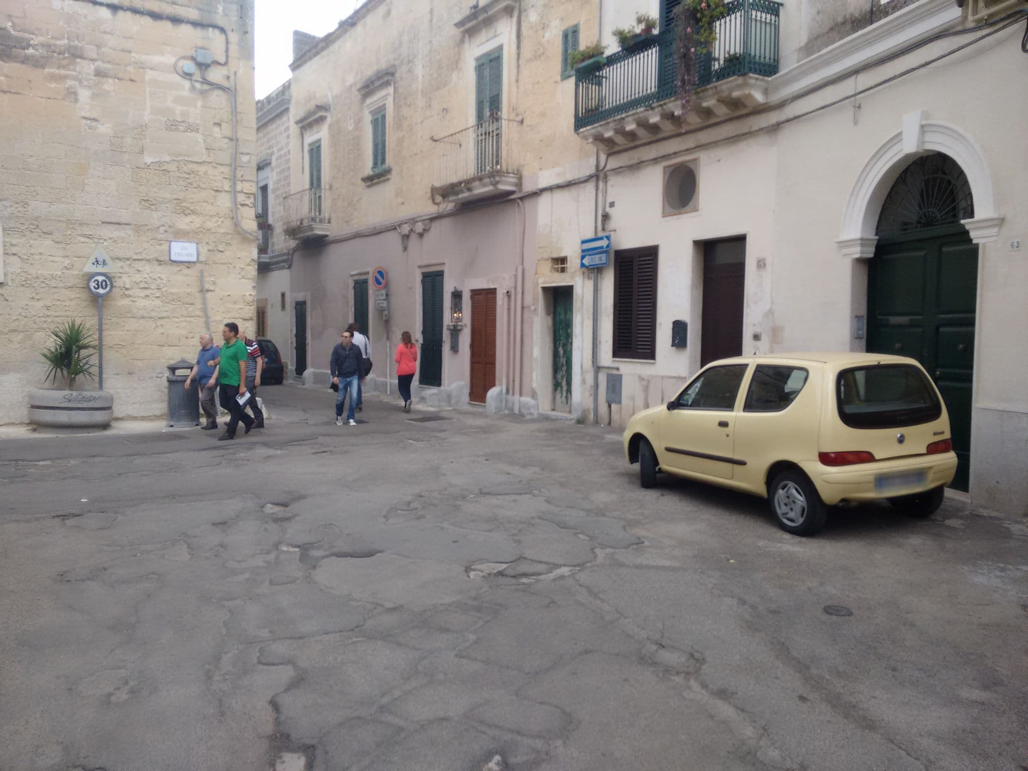 Street view near Dimora dei Baroni, Lecce — © iberti (CC BY-SA · Mapillary)