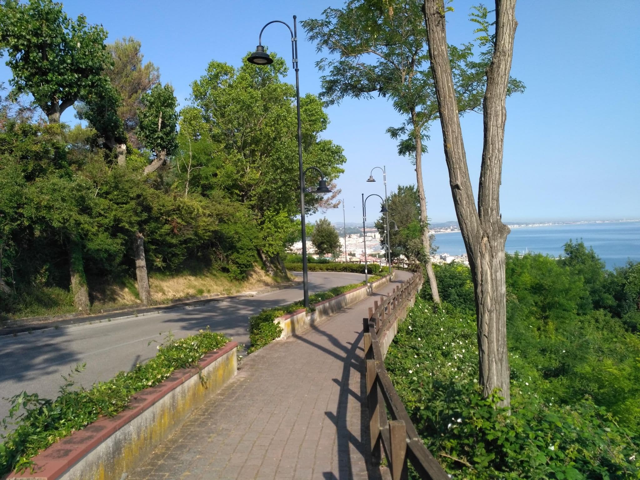 Street view near Appartamenti Fontainebleau, Gabicce Mare — © folini (CC BY-SA · Mapillary)