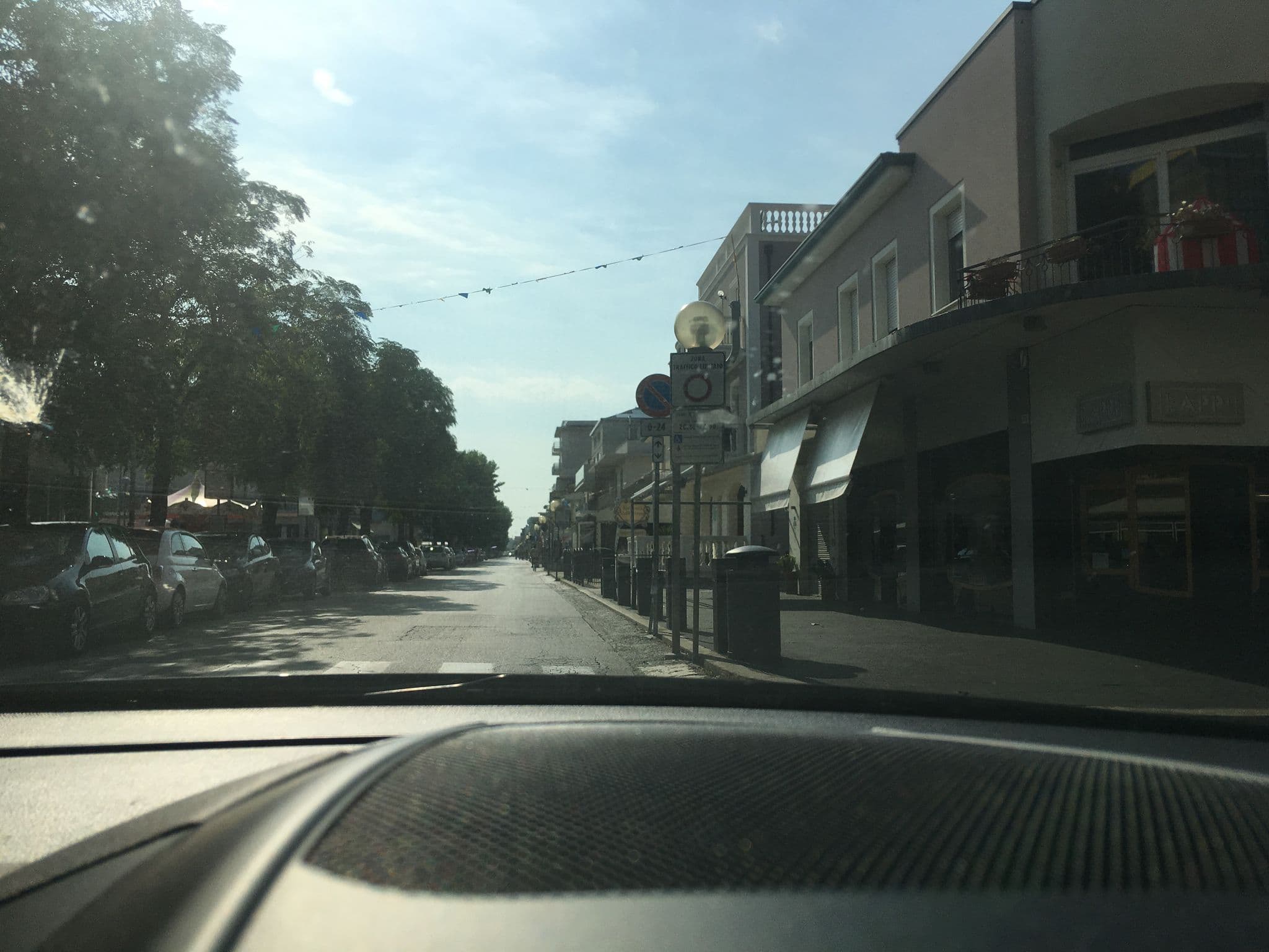 Street view near Hotel Acapulco, Bellaria-Igea Marina — © snepuh (CC BY-SA · Mapillary)