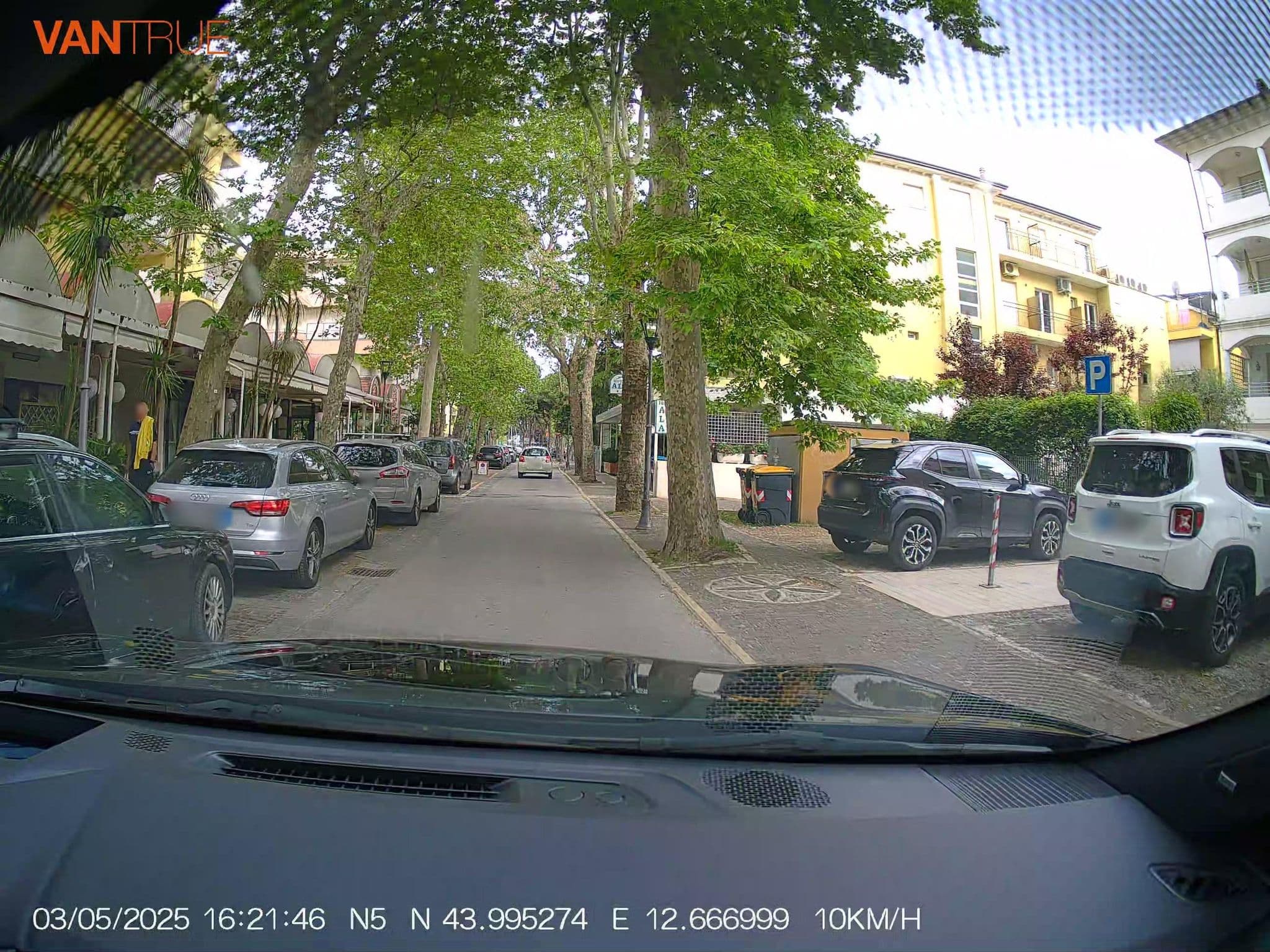 Street view near Hotel Terminus, Riccione — © renaultgt (CC BY-SA · Mapillary)