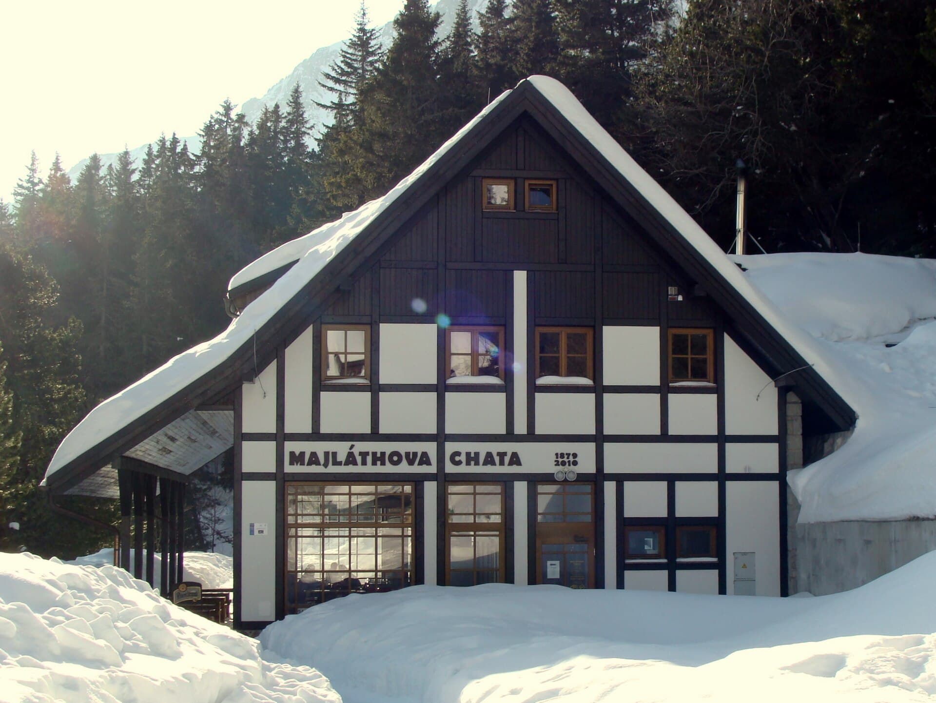 Majláthova chata (via Wikimedia Commons, CC BY-SA 3.0)
