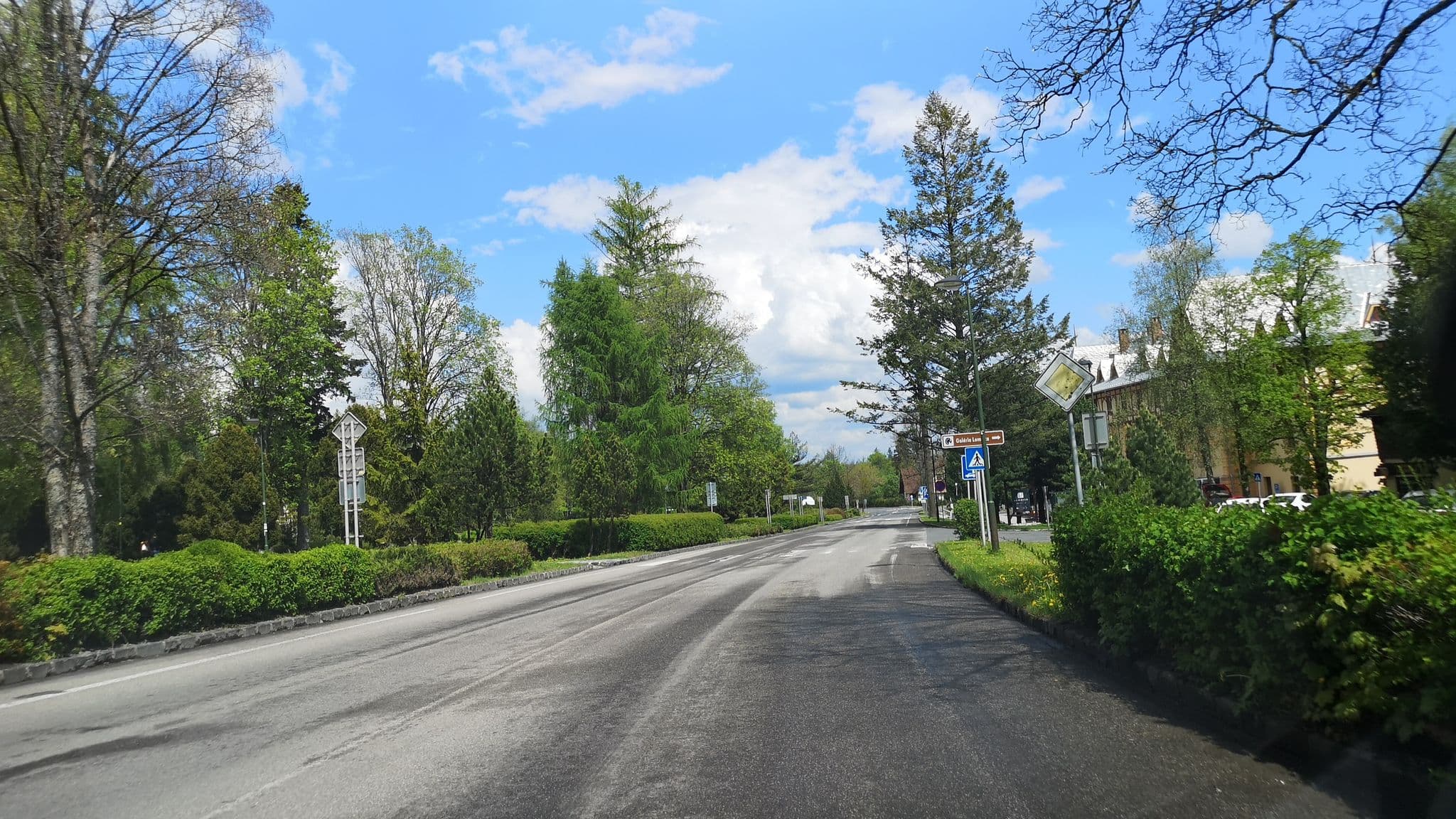 Street view near Penzión Slalom, Vysoké Tatry — © moon4 (CC BY-SA · Mapillary)