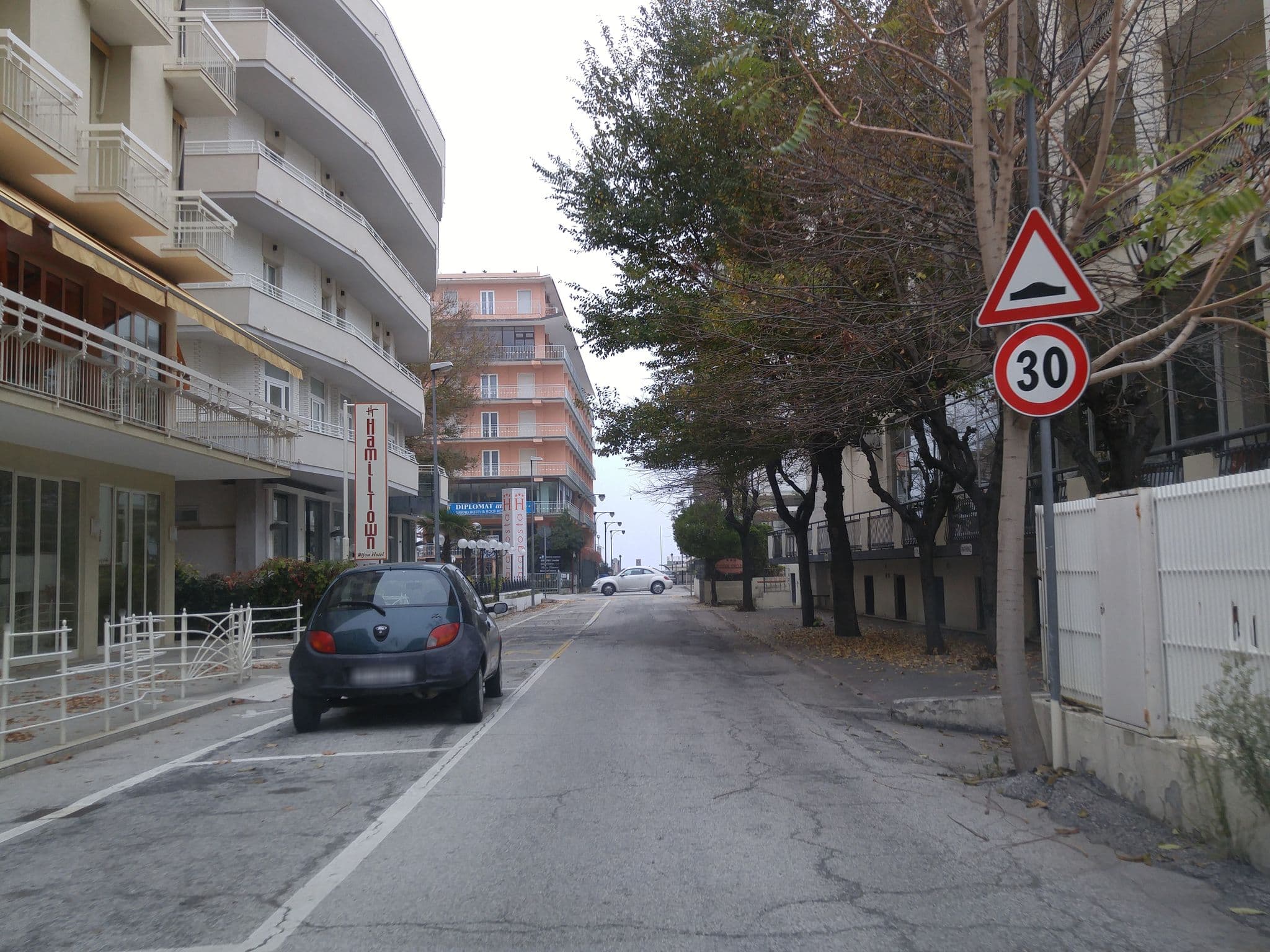 Street view near Hamiltown Bijou Hotel, Cattolica — © sorcrosc (CC BY-SA · Mapillary)