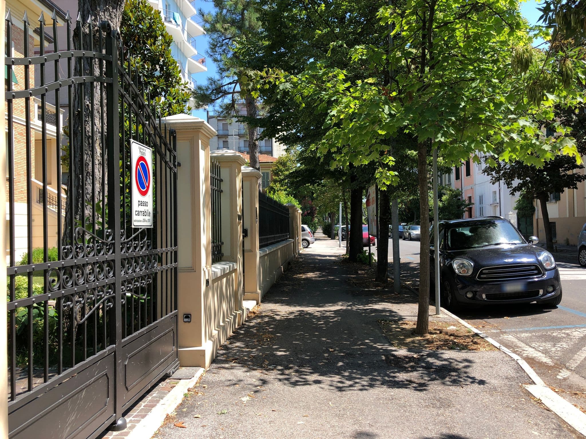 Street view near Hotel Royal, Pesaro — © peterleth (CC BY-SA · Mapillary)