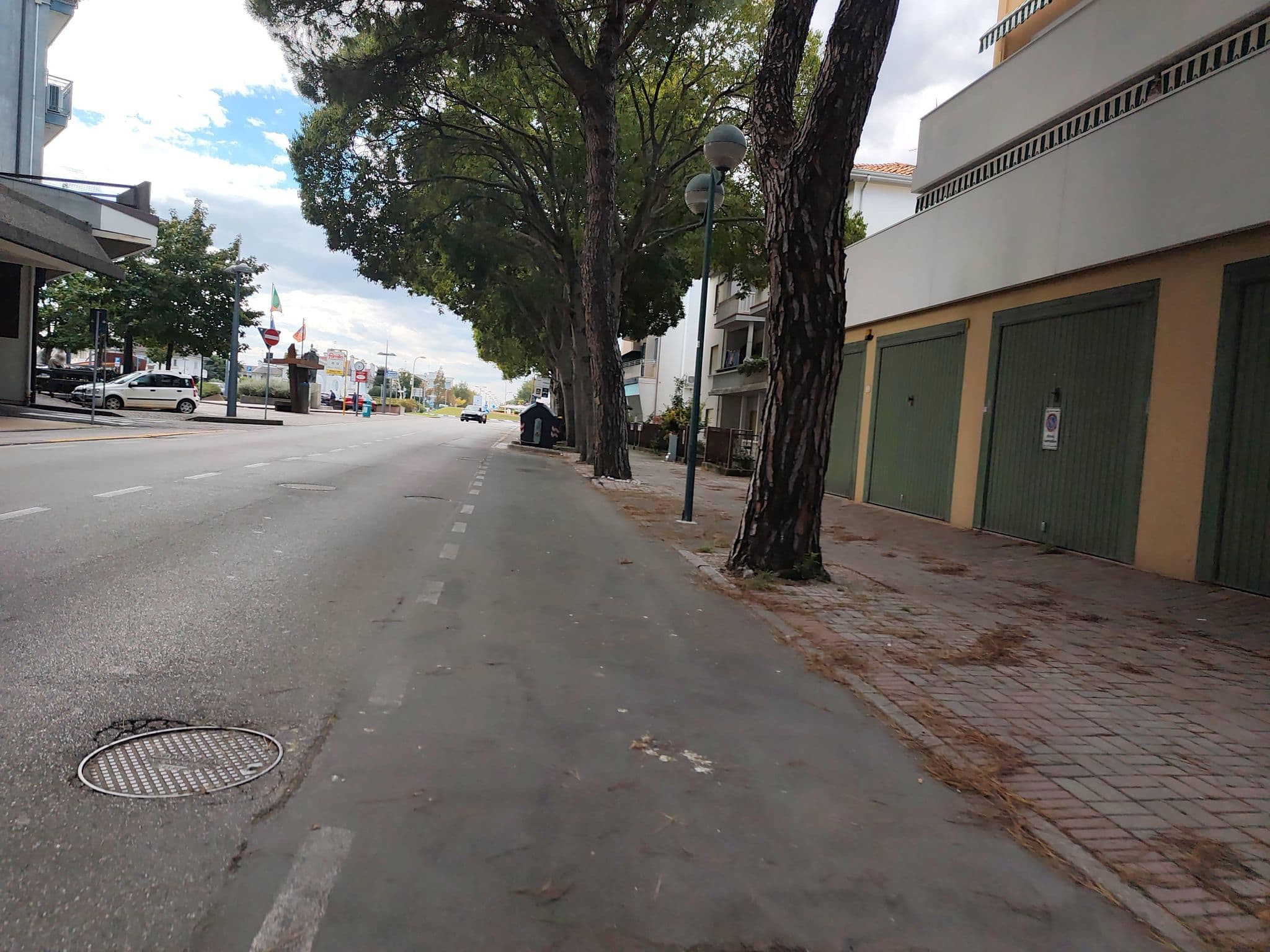 Street view near Albergo Caravelle, Lido di Jesolo — © Duro (CC BY-SA · Mapillary)