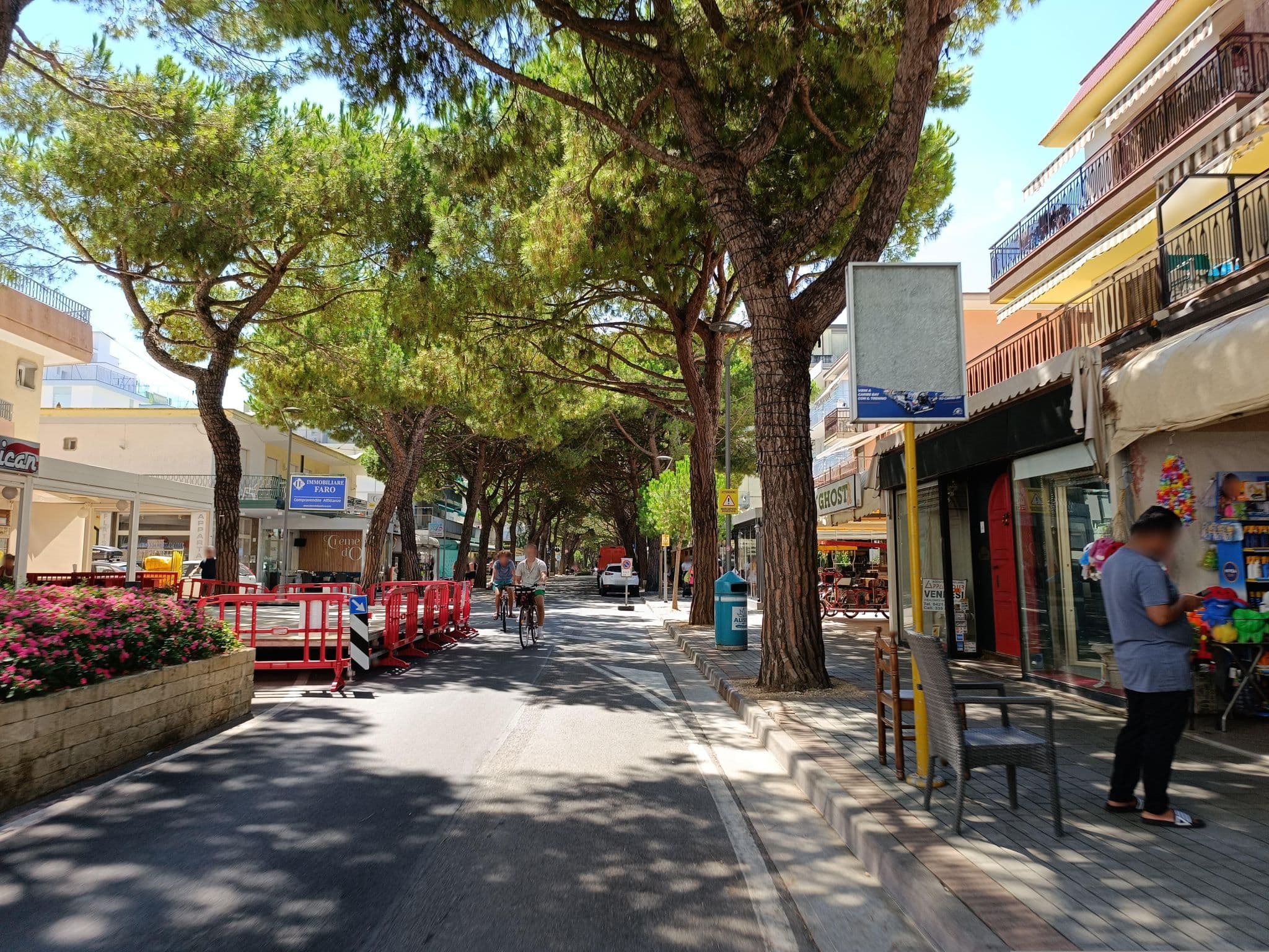 Street view near American Hotel Jesolo, Lido di Jesolo — © Duro (CC BY-SA · Mapillary)