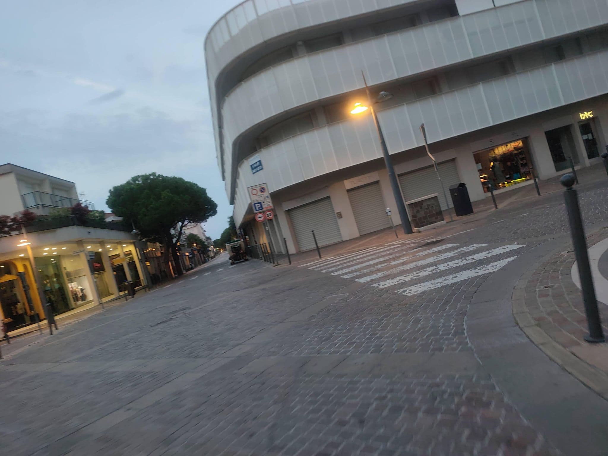Street view near Collavo Appartamenti, Lido di Jesolo — © Duro (CC BY-SA · Mapillary)