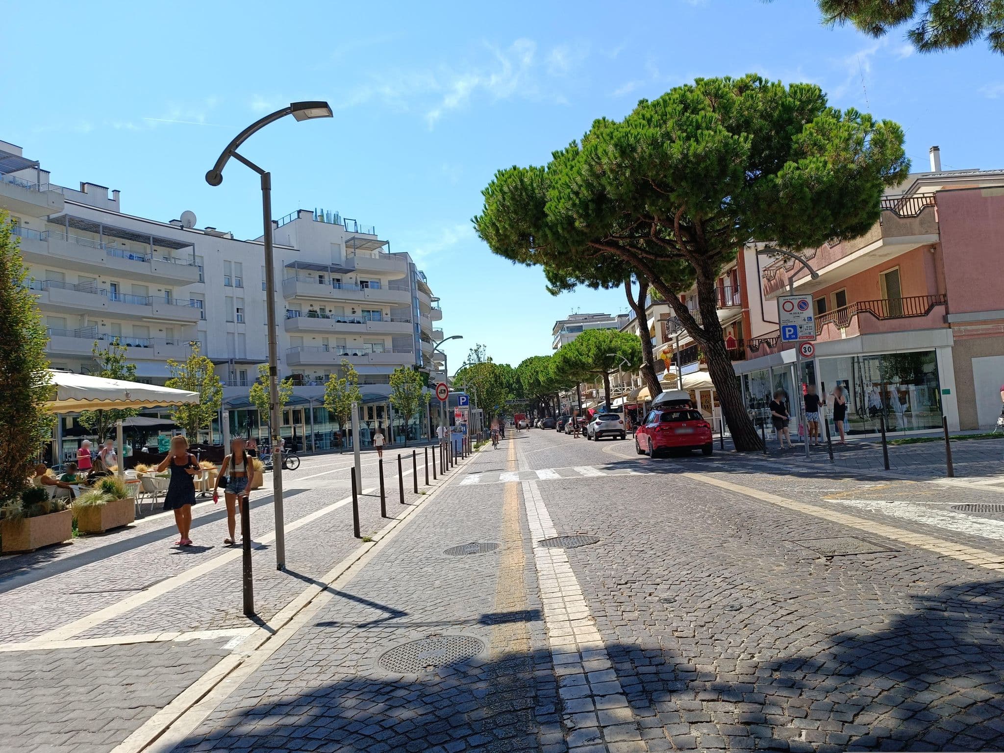 Street view near Columbia SAS di Mazzega Fabbro Paolo & C., Lido di Jesolo — © Duro (CC BY-SA · Mapillary)