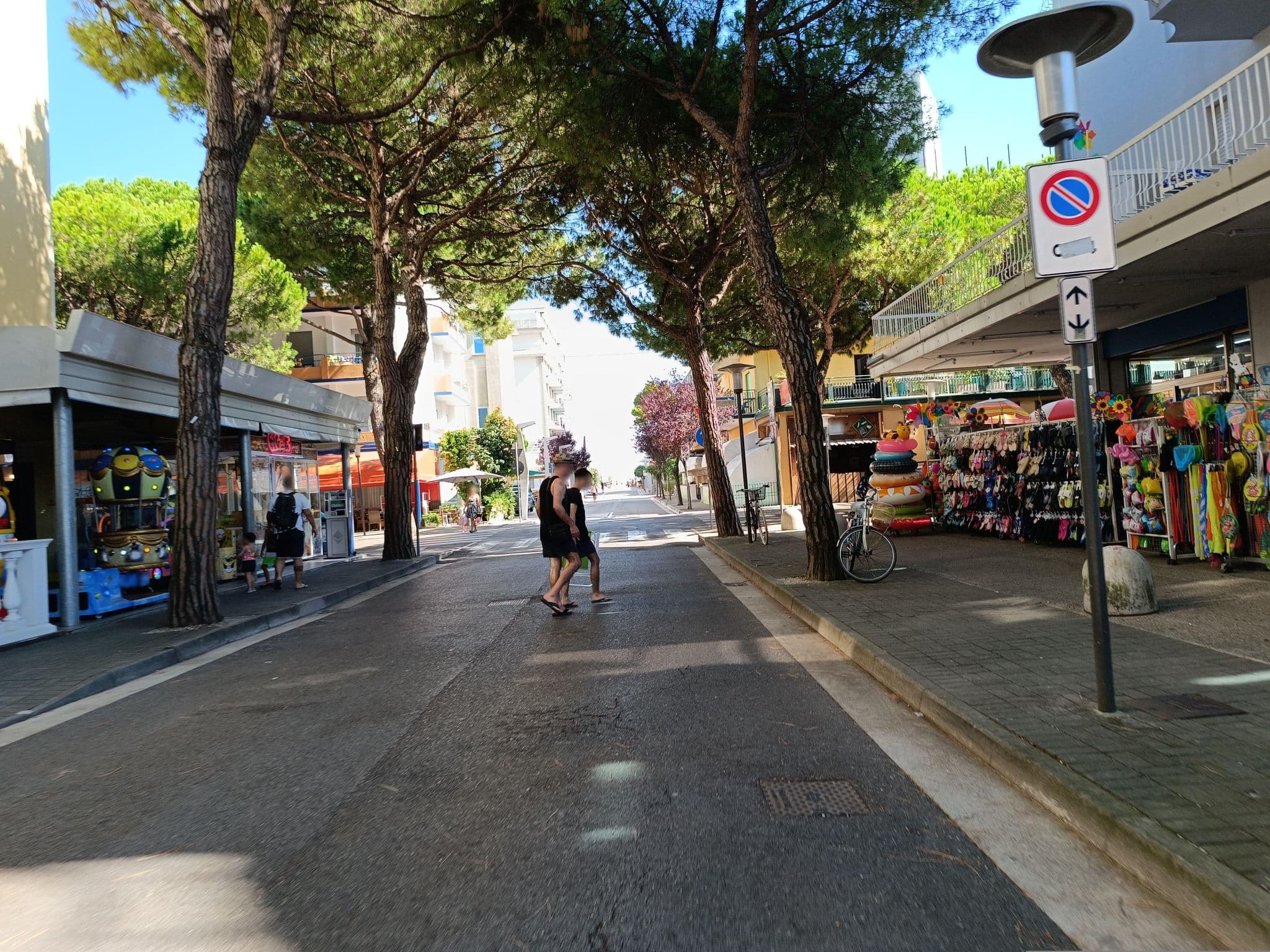 Street view near Hotel Oder Jesolo, Lido di Jesolo — © Duro (CC BY-SA · Mapillary)